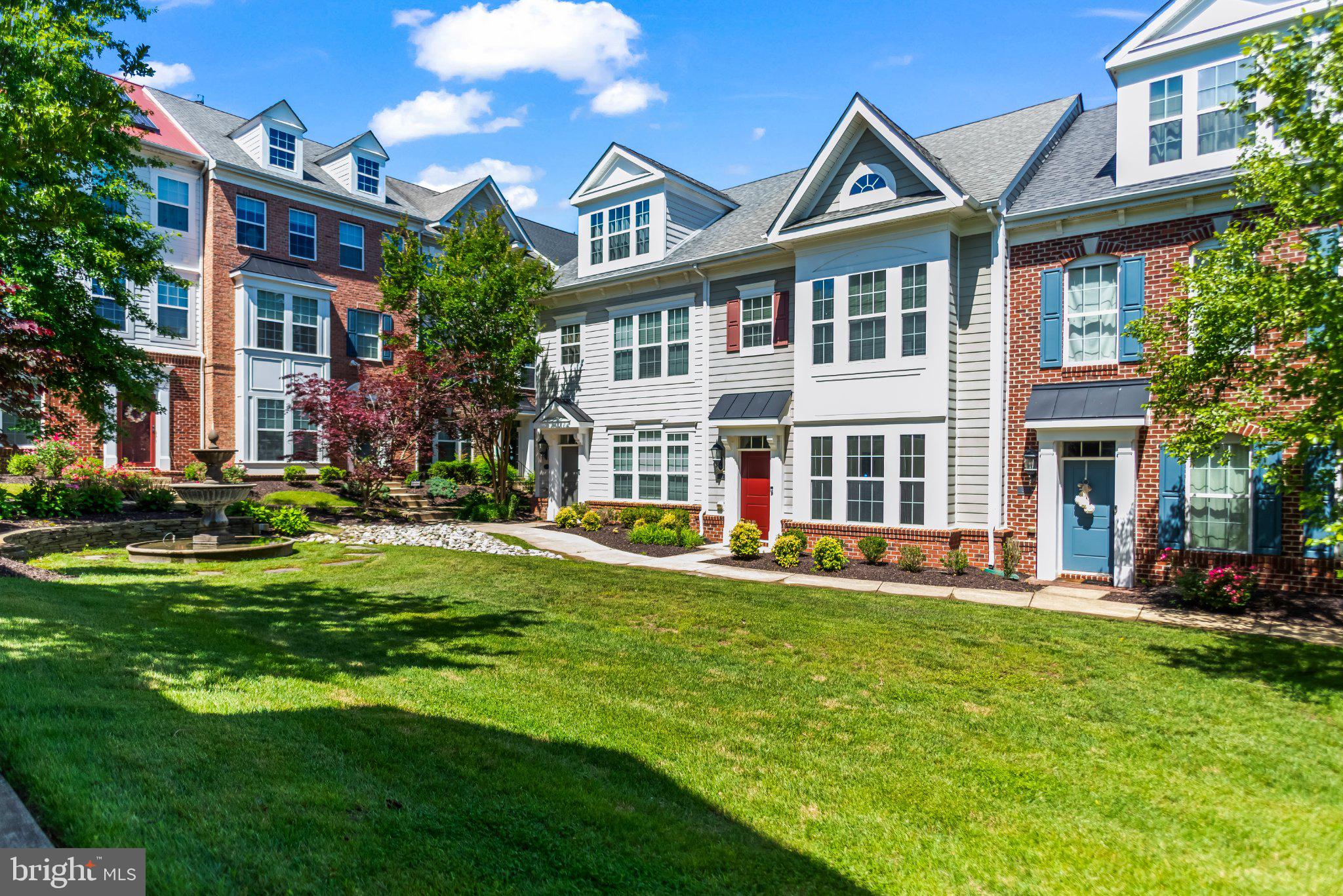 33 STEEPLECHASE DRIVE