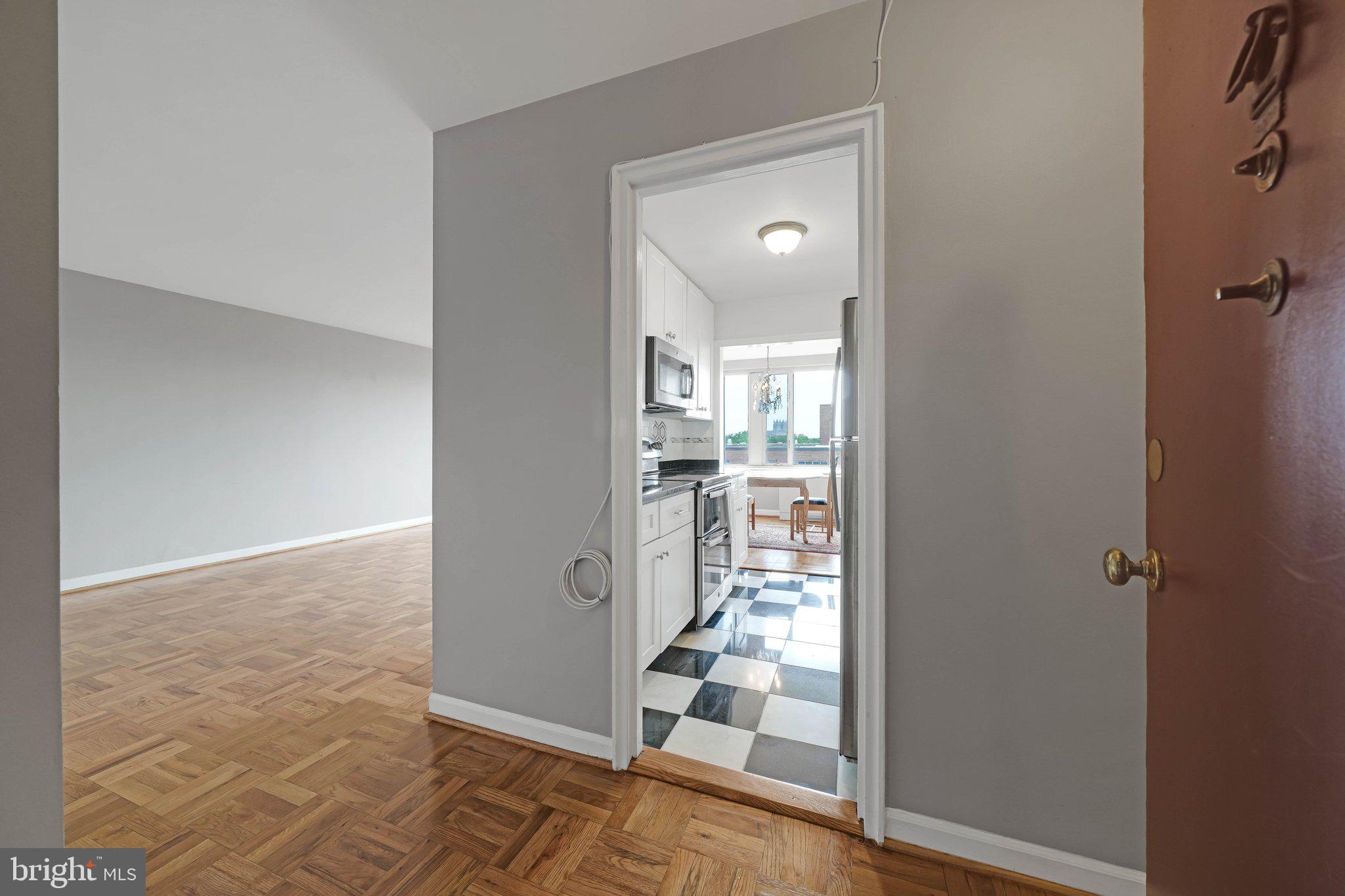 4301 MASSACHUSETTS AVENUE NW 8009