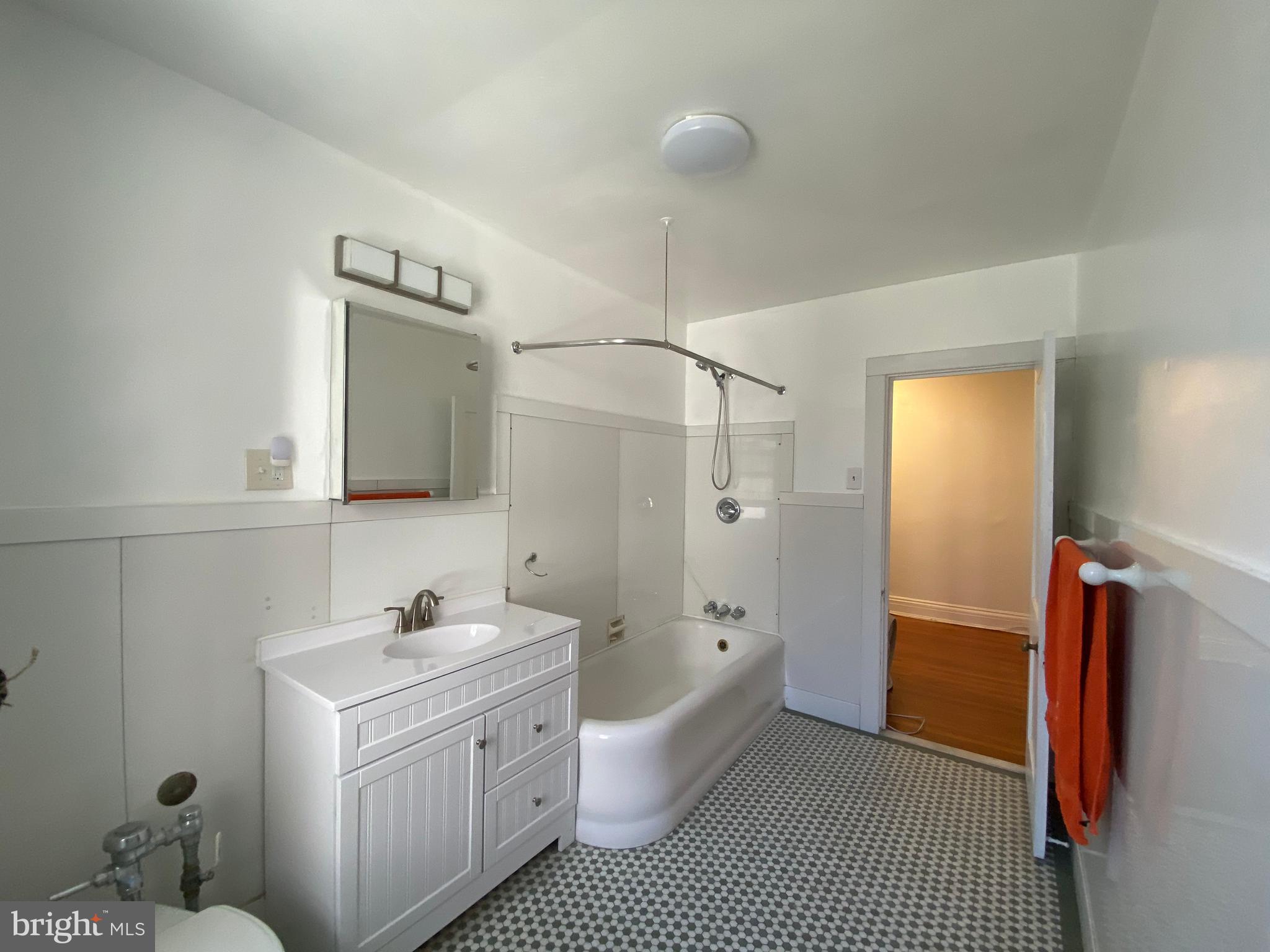 GARDEN COURT - Residential Lease