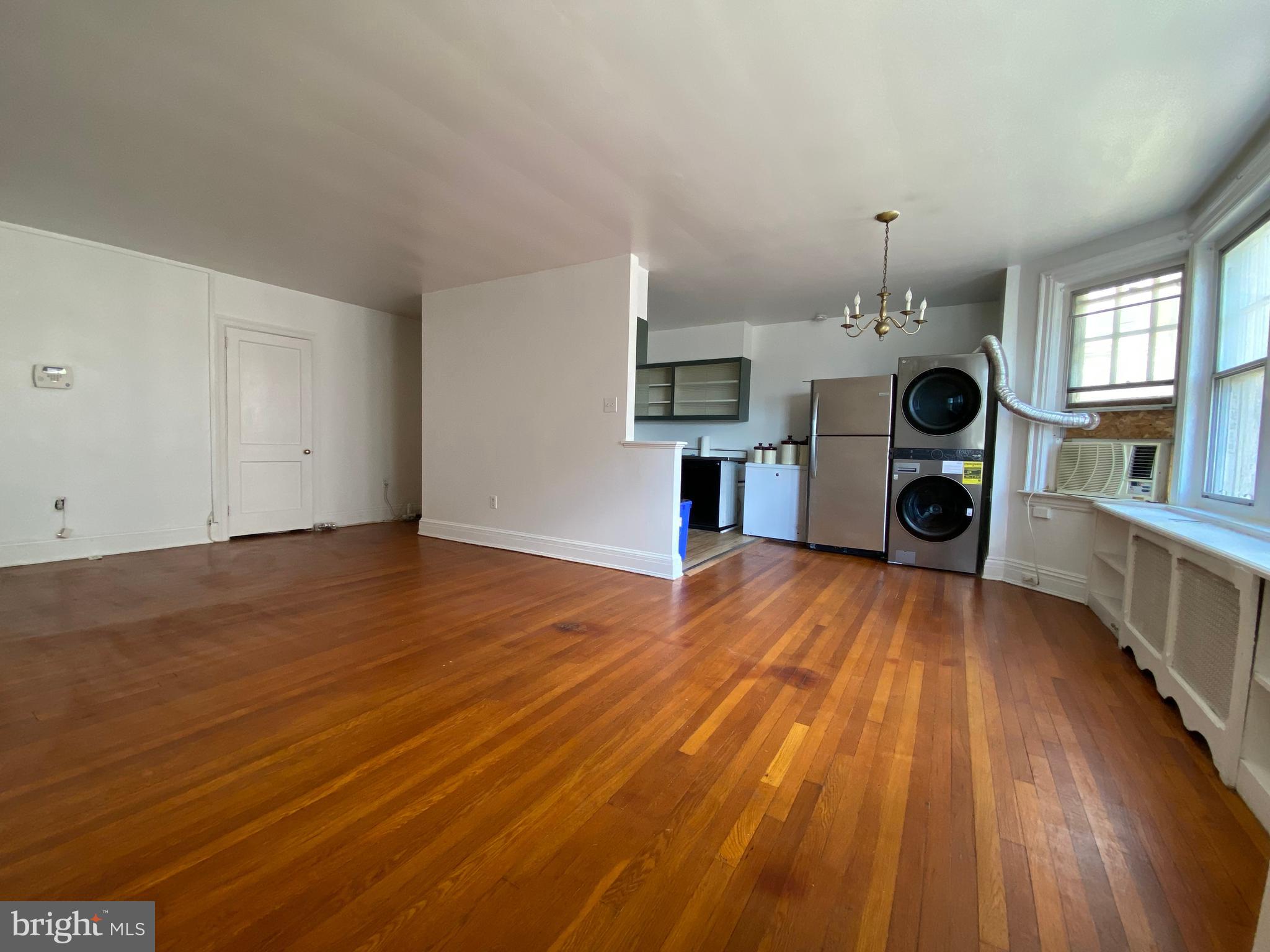 GARDEN COURT - Residential Lease