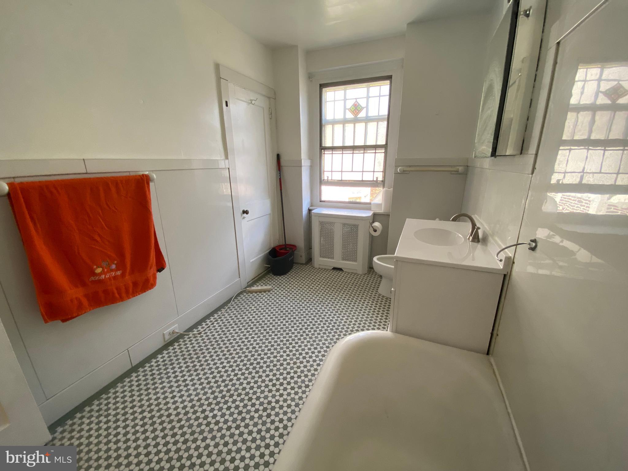 GARDEN COURT - Residential Lease