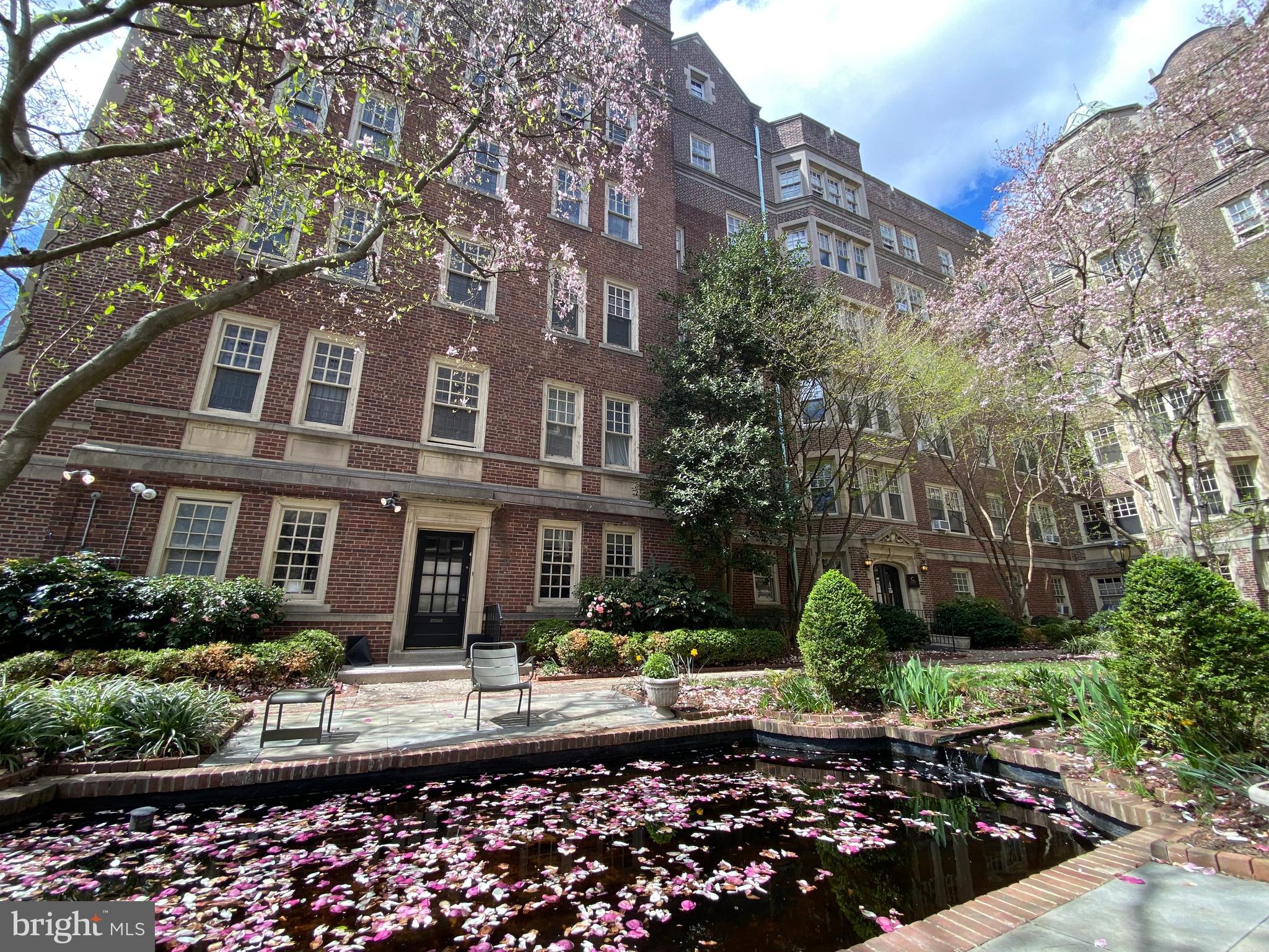 GARDEN COURT - Residential Lease