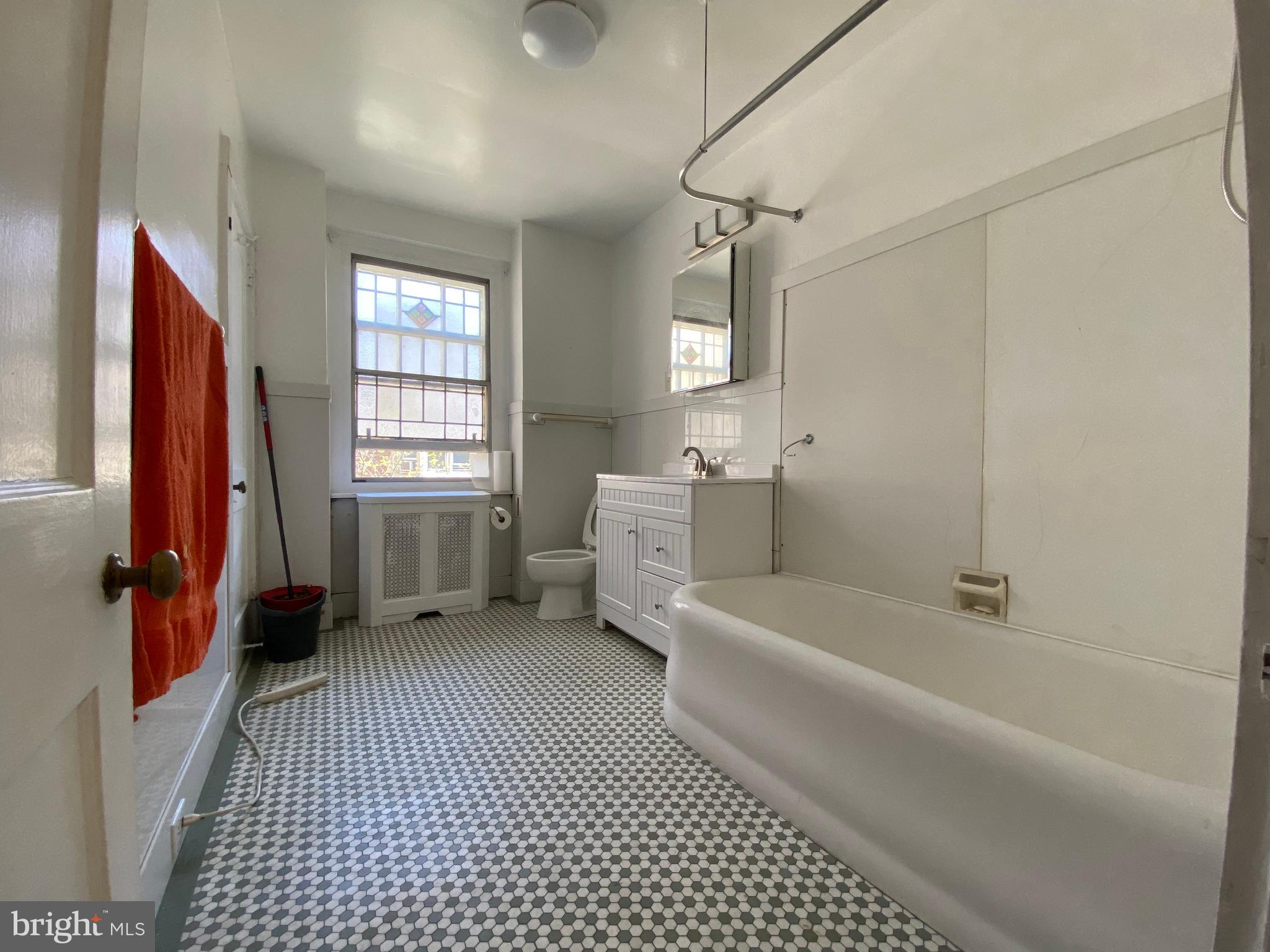 GARDEN COURT - Residential Lease