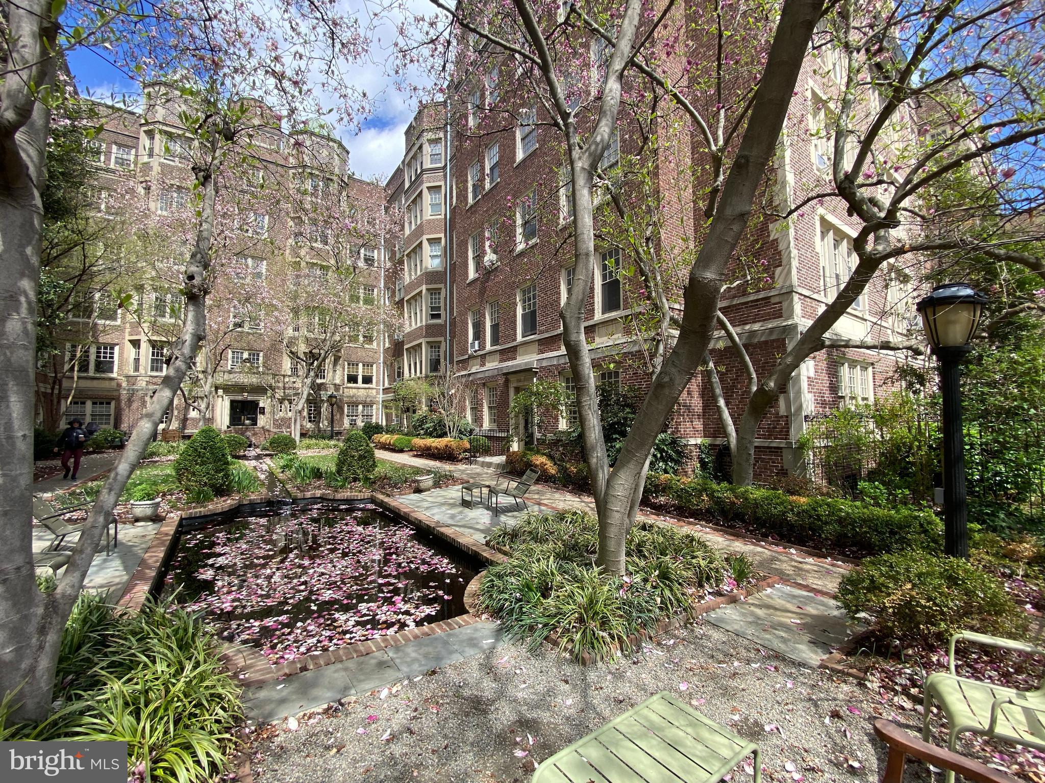 GARDEN COURT - Residential Lease