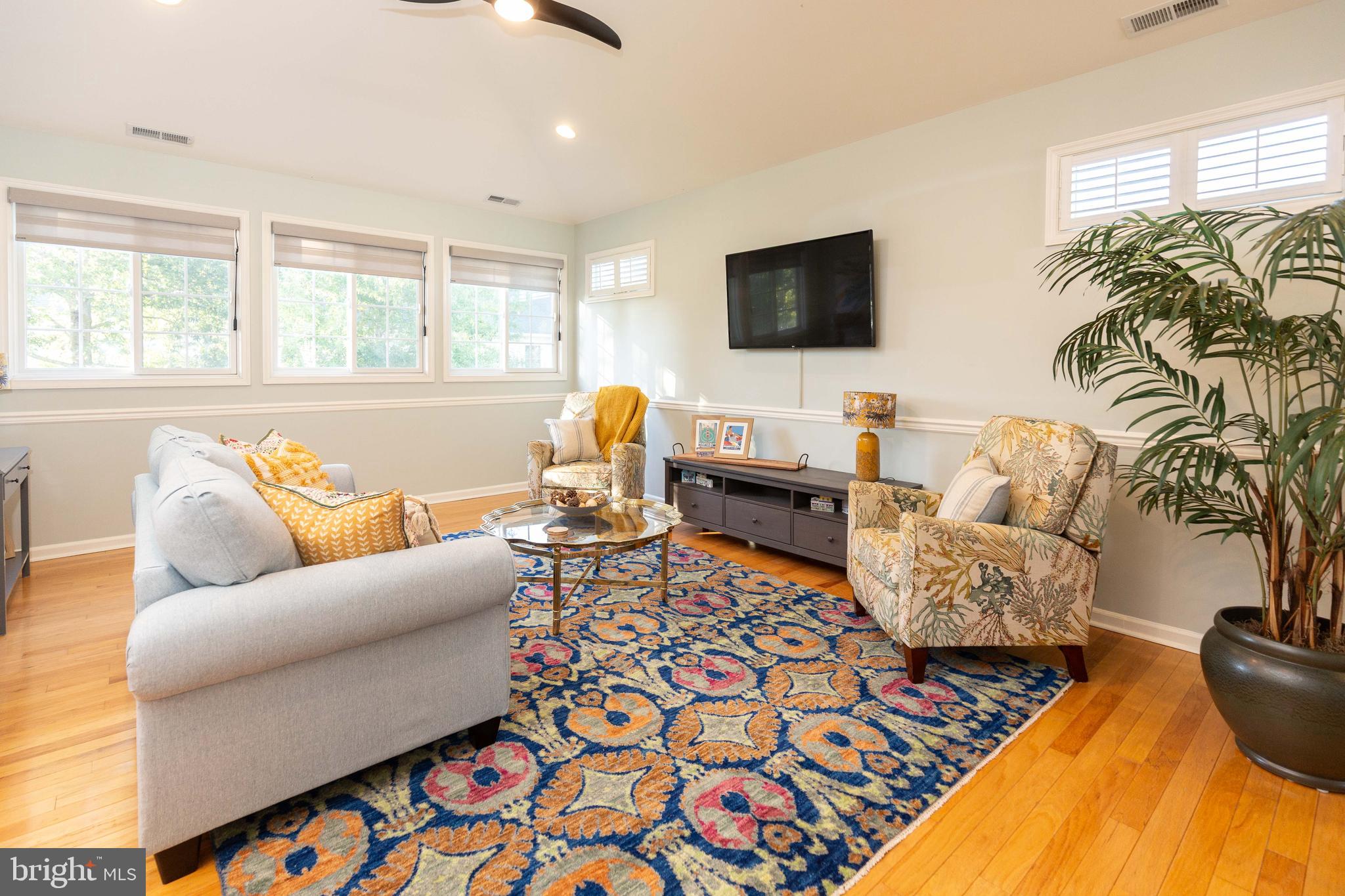 THE TIDES - Residential