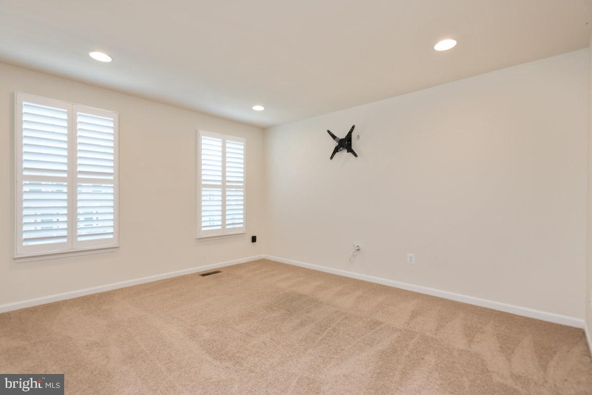 EMBREY MILL - Residential Lease