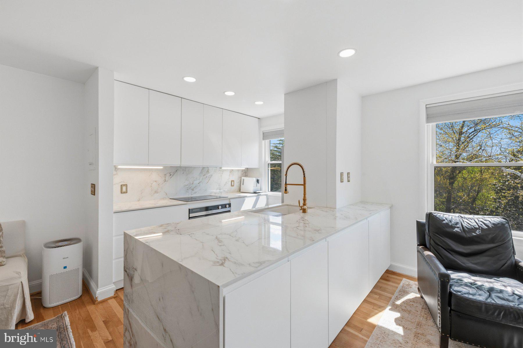 MACARTHUR PARK CONDOMINIUMS - Residential