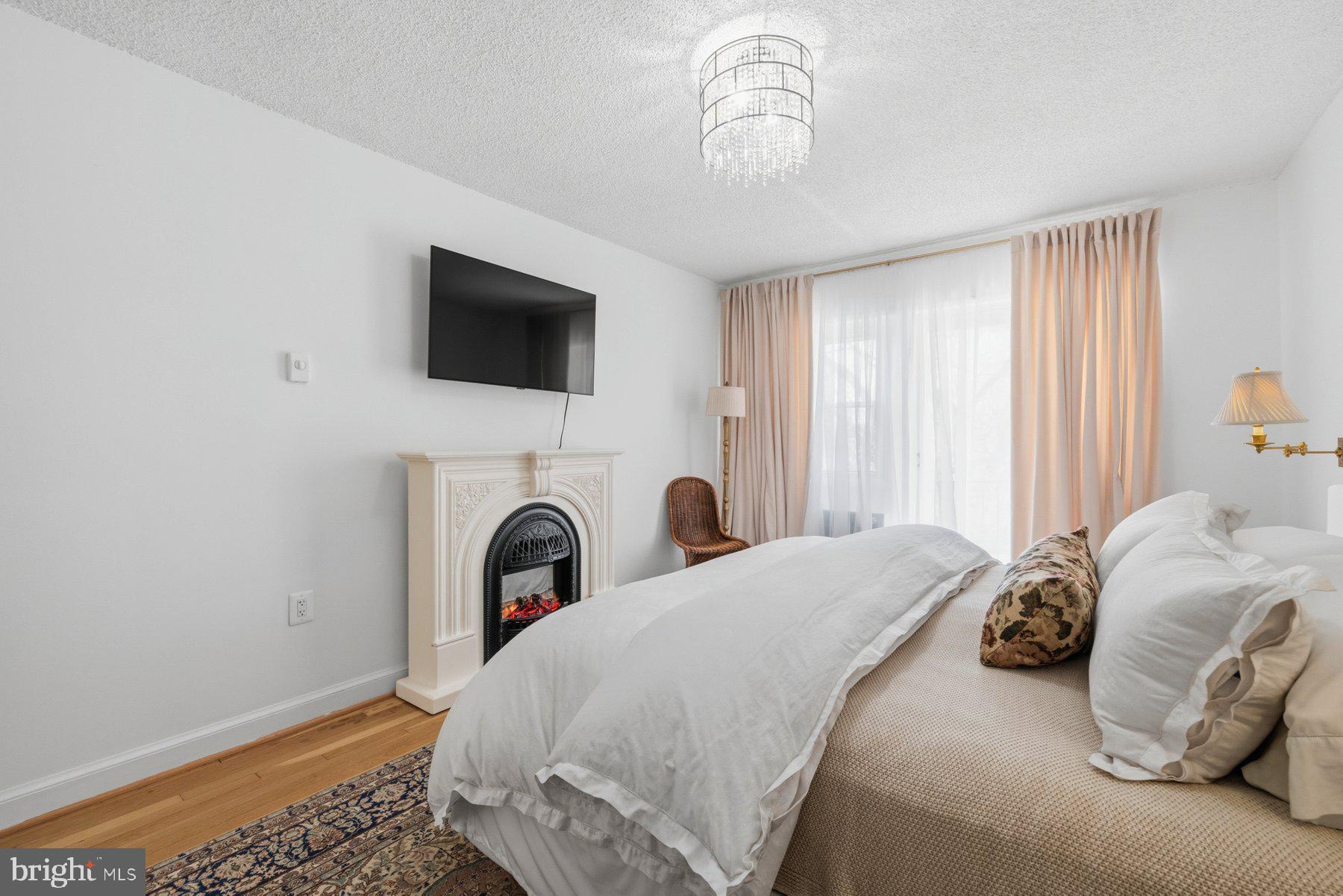 MACARTHUR PARK CONDOMINIUMS - Residential