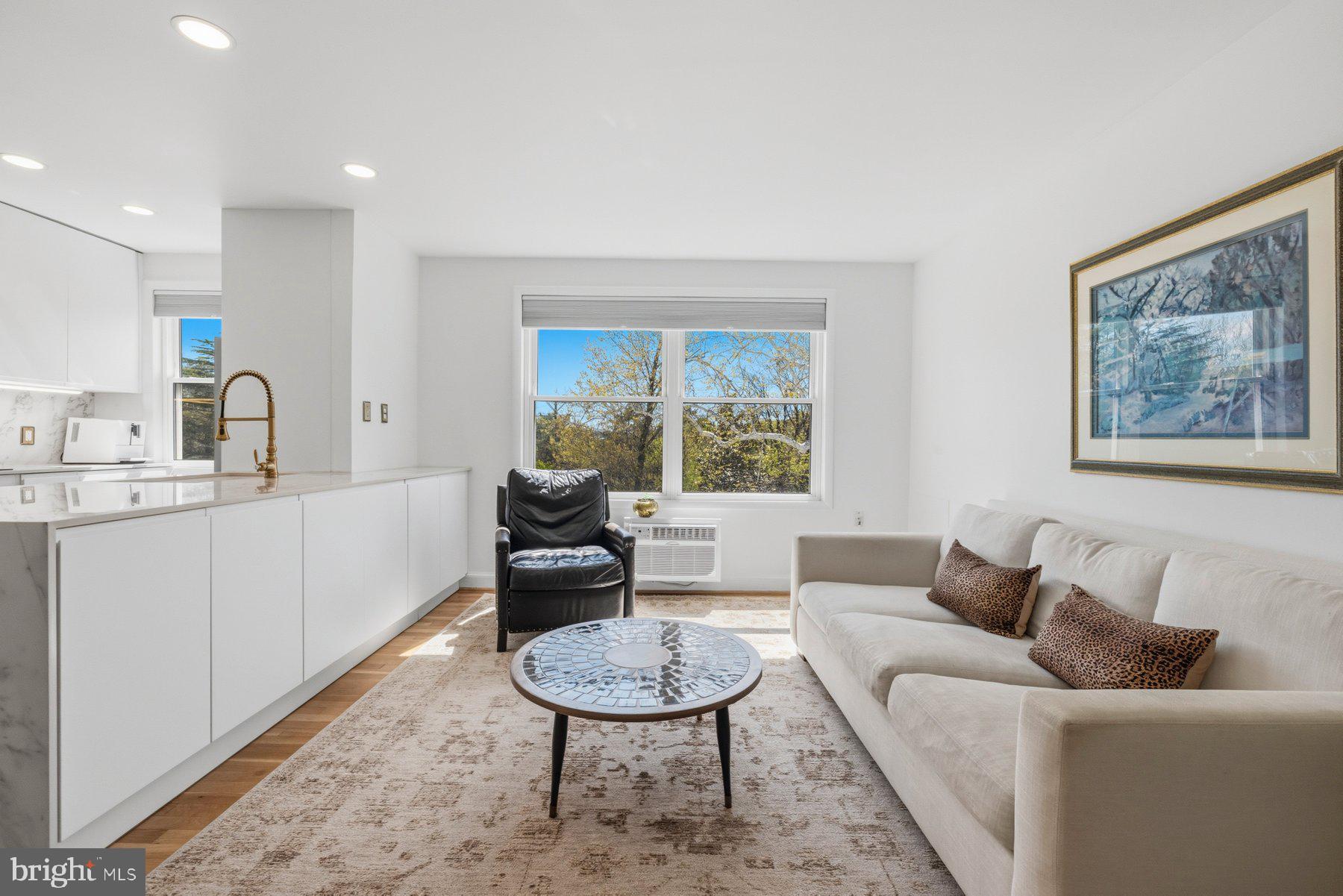 MACARTHUR PARK CONDOMINIUMS - Residential