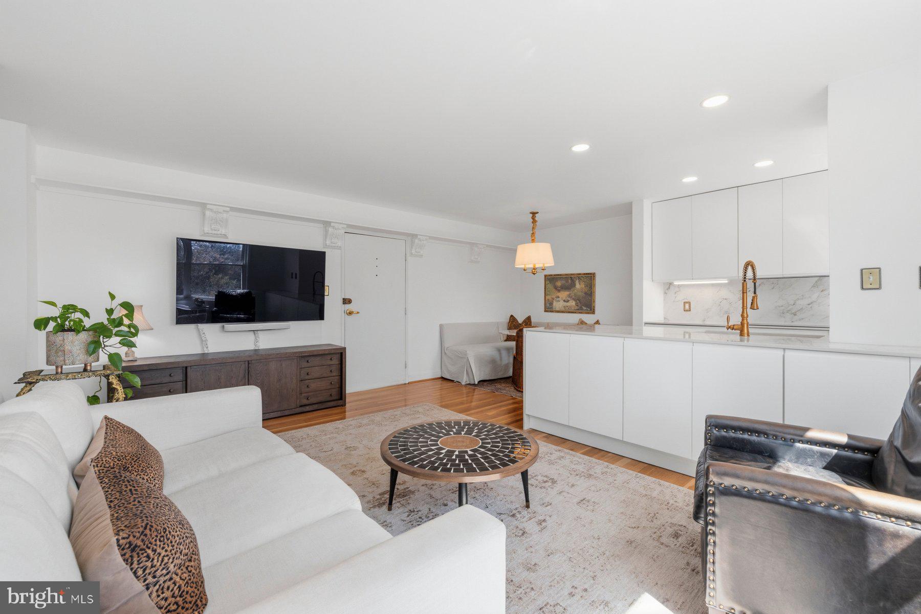 MACARTHUR PARK CONDOMINIUMS - Residential