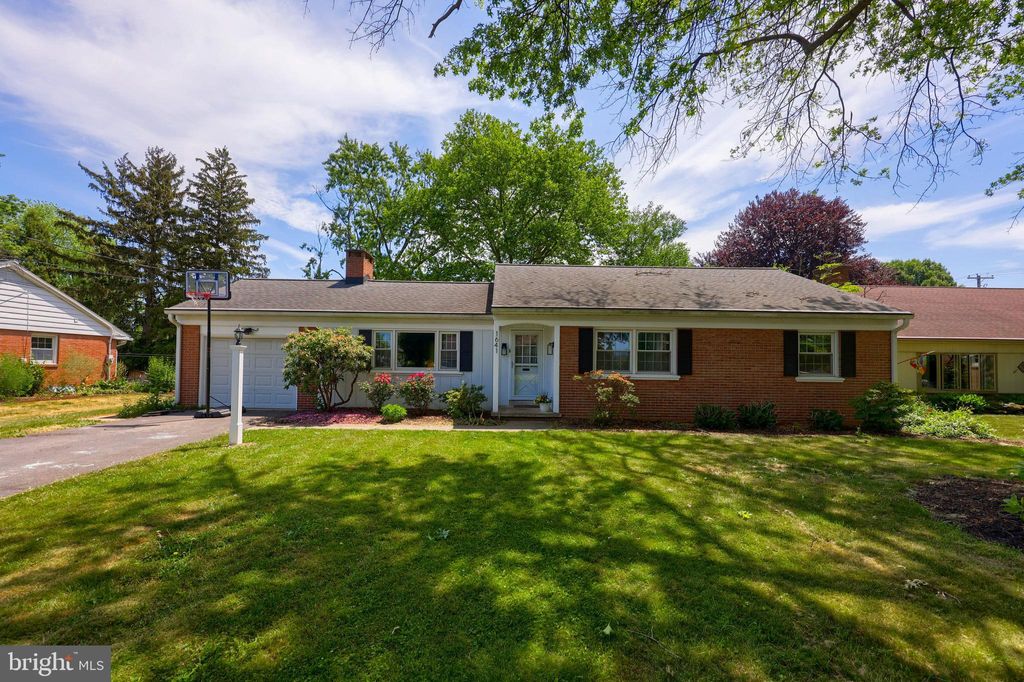 Photo of 1641 CLEARVIEW AVE, LANCASTER, PA 17601 (MLS # PALA2036188)