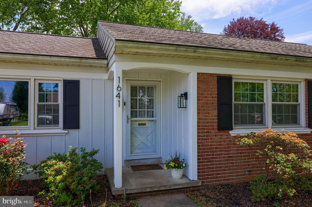 Photo of 1641 CLEARVIEW AVE, LANCASTER, PA 17601 (MLS # PALA2036188)