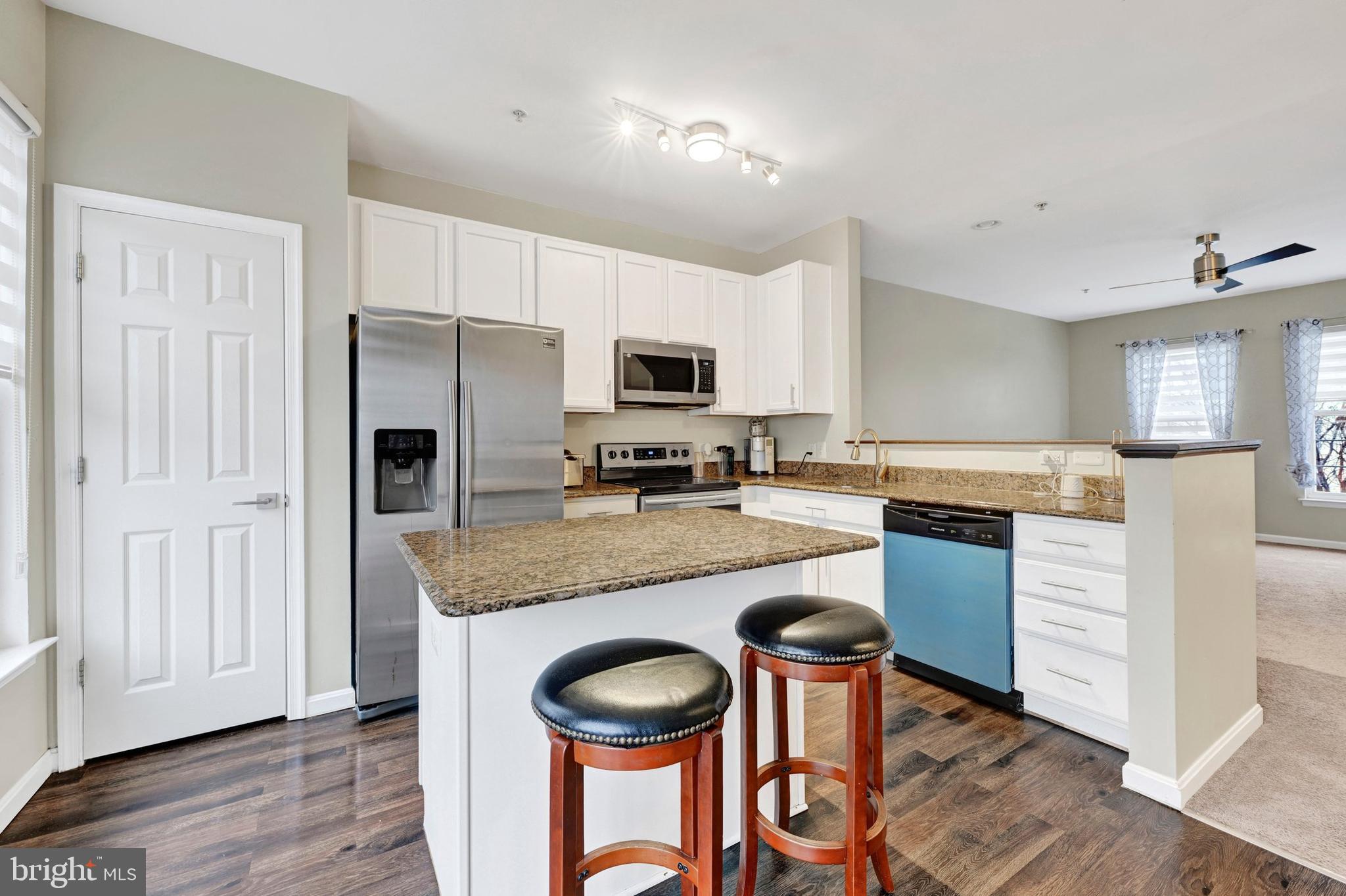 CARROLLWOOD MANOR - Residential