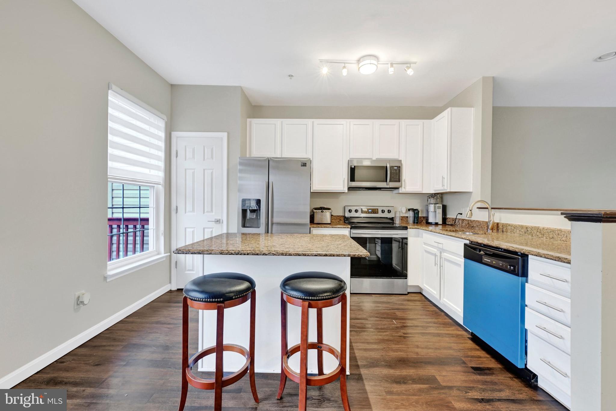 CARROLLWOOD MANOR - Residential