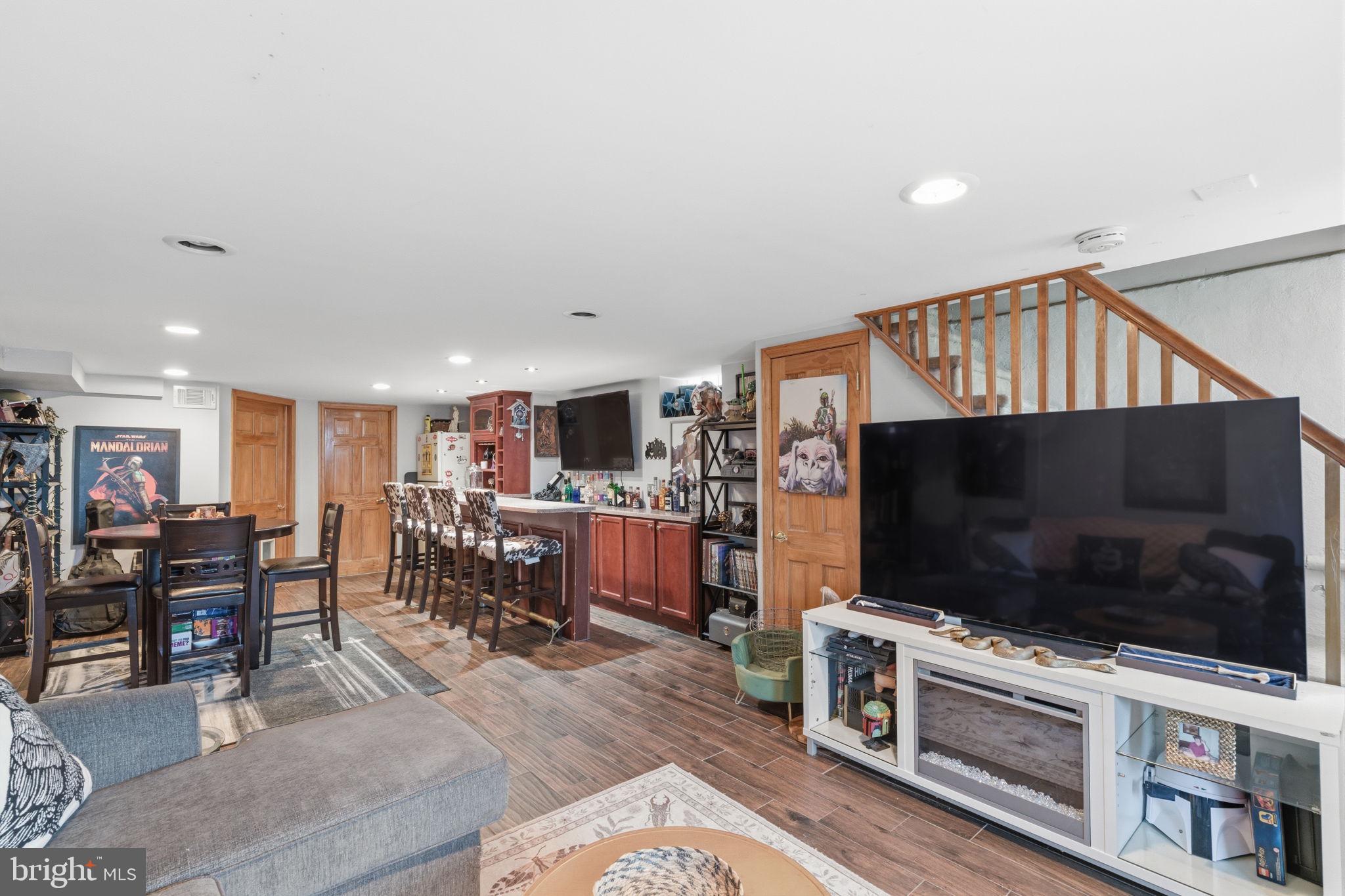 FOX CHASE - Residential