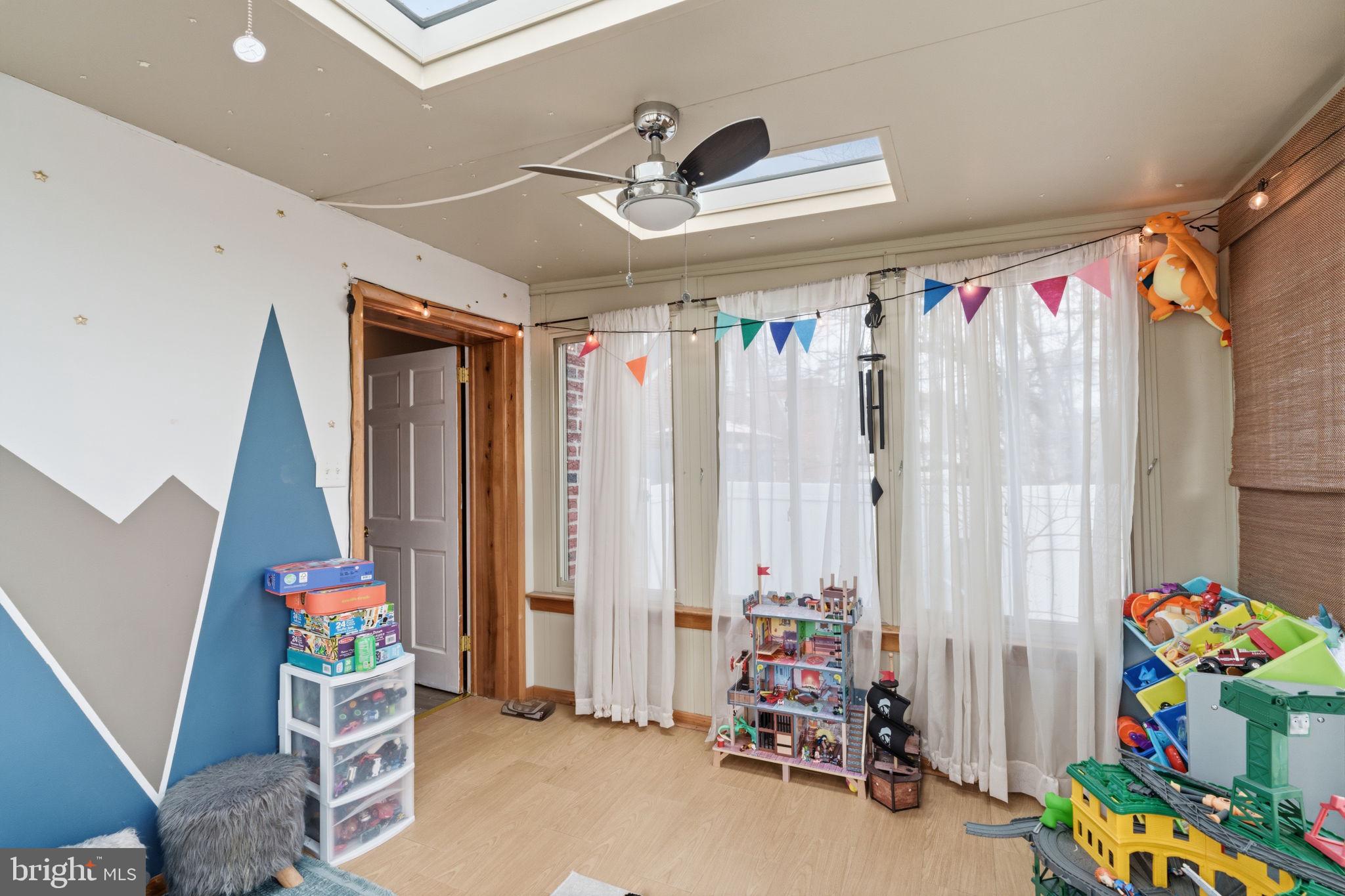 FOX CHASE - Residential