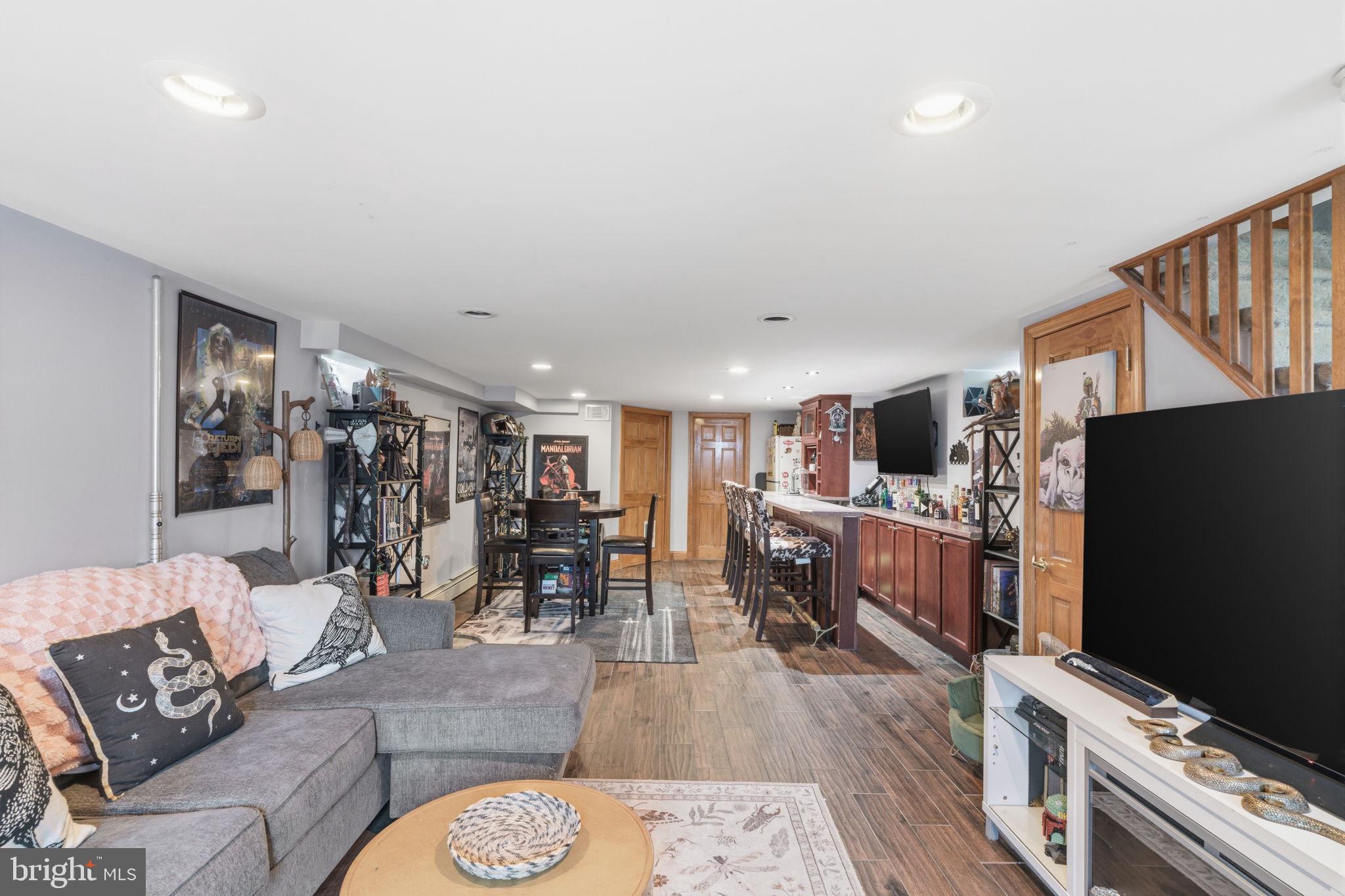 FOX CHASE - Residential