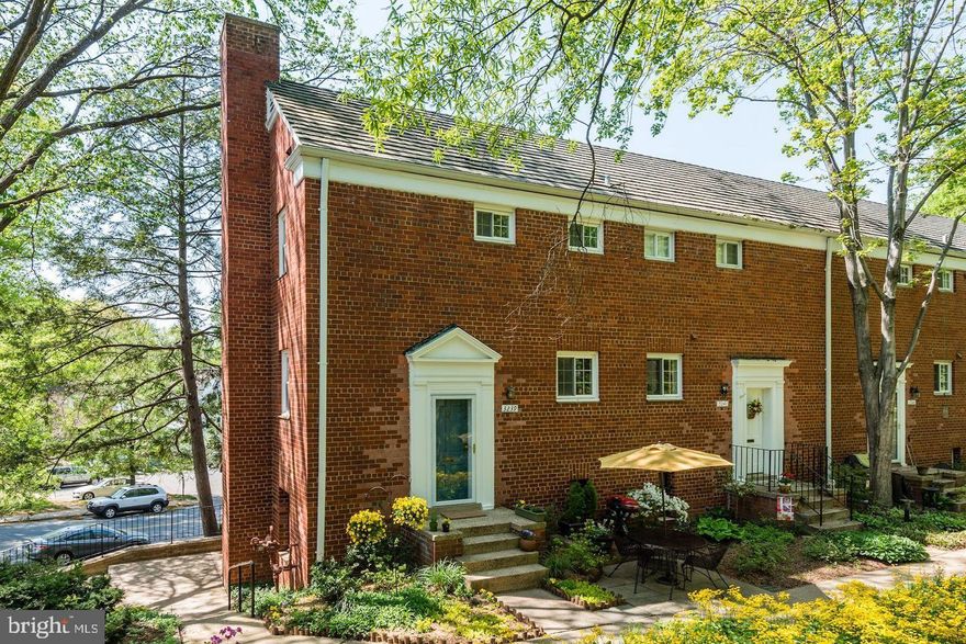 This lovely 2 br/1ba end unit Madison model has many upgrades, including a rare in-unit washer and dryer (installed in 2018)! Additional upgrades include quartz counters and a farmhouse sink in the kitchen, stainless steel appliances (new microwave 2022) and modern grey high-end cabinets.  Hardwood floors throughout. The owner's bedroom is spacious.  Built-ins in the owner's closet, along with a floored attic, add to the unit's storage.  The bath was recently remodeled with fresh white subway tile and a modern vanity.  Natural light streams through the west-facing living and dining room windows. Gas, water, trash and sewer are included with COA dues.  Community amenities include pickleball courts, tennis courts, basketball courts, a carwash, playground and three swimming pools! One HOV exit to the Pentagon and only 10 mins to DC!