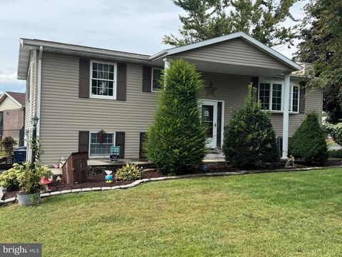989 ASHTON DRIVE SHIPPENSBURG PA 17257