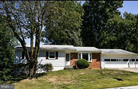 Photo of 1402 Desale Street SW, VIENNA, VA 22180 (MLS # VAFX2312062)