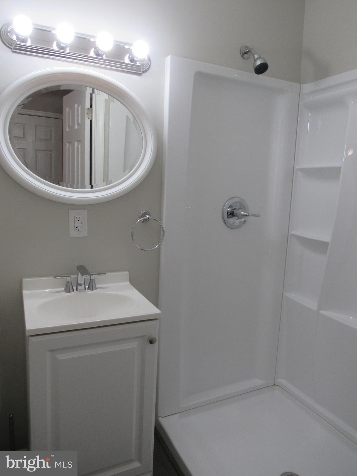 APPLE MT LAKE WEST - Residential Lease