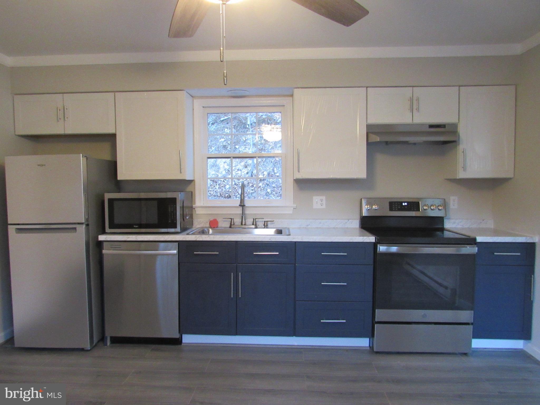 APPLE MT LAKE WEST - Residential Lease