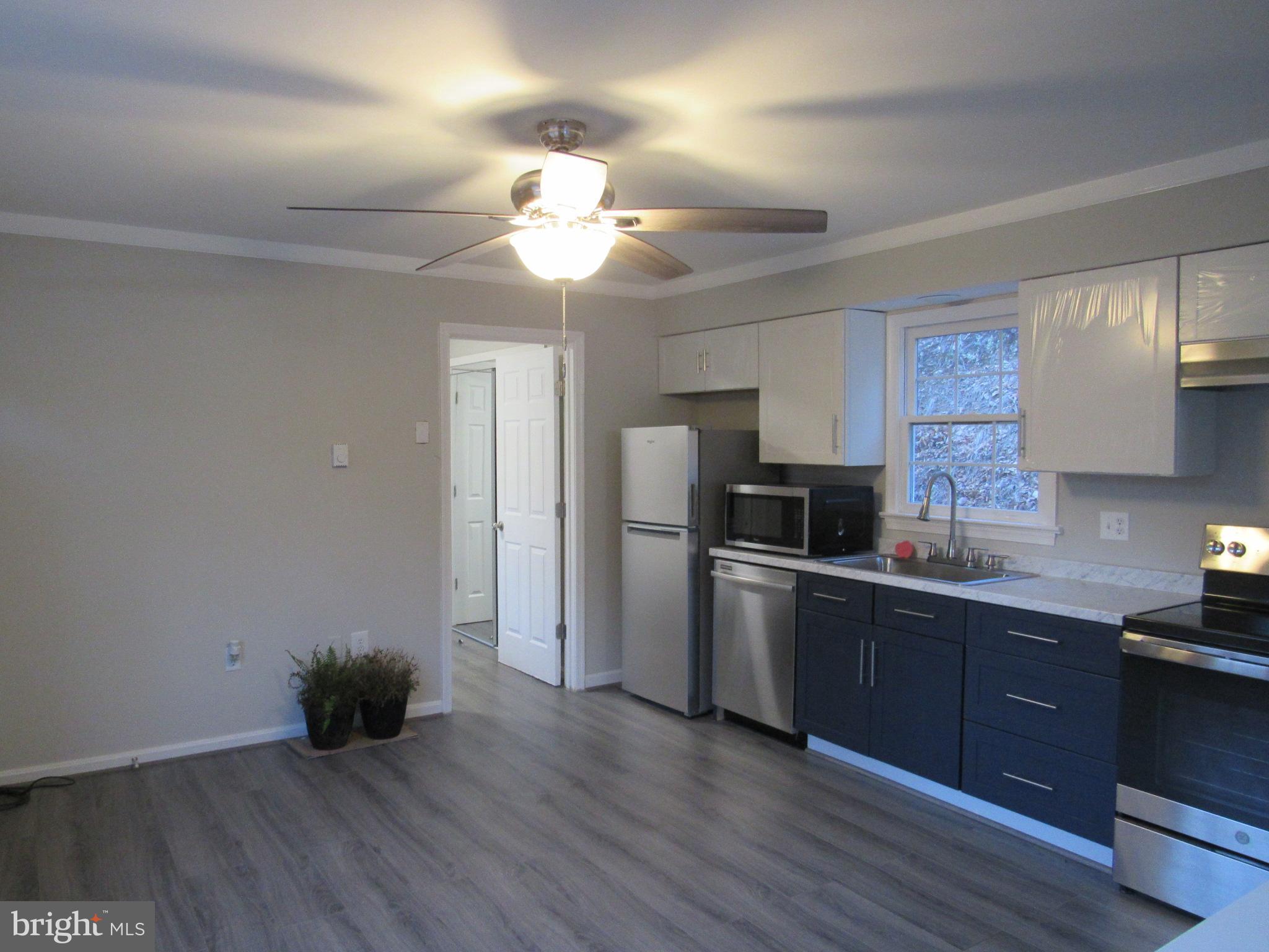 APPLE MT LAKE WEST - Residential Lease