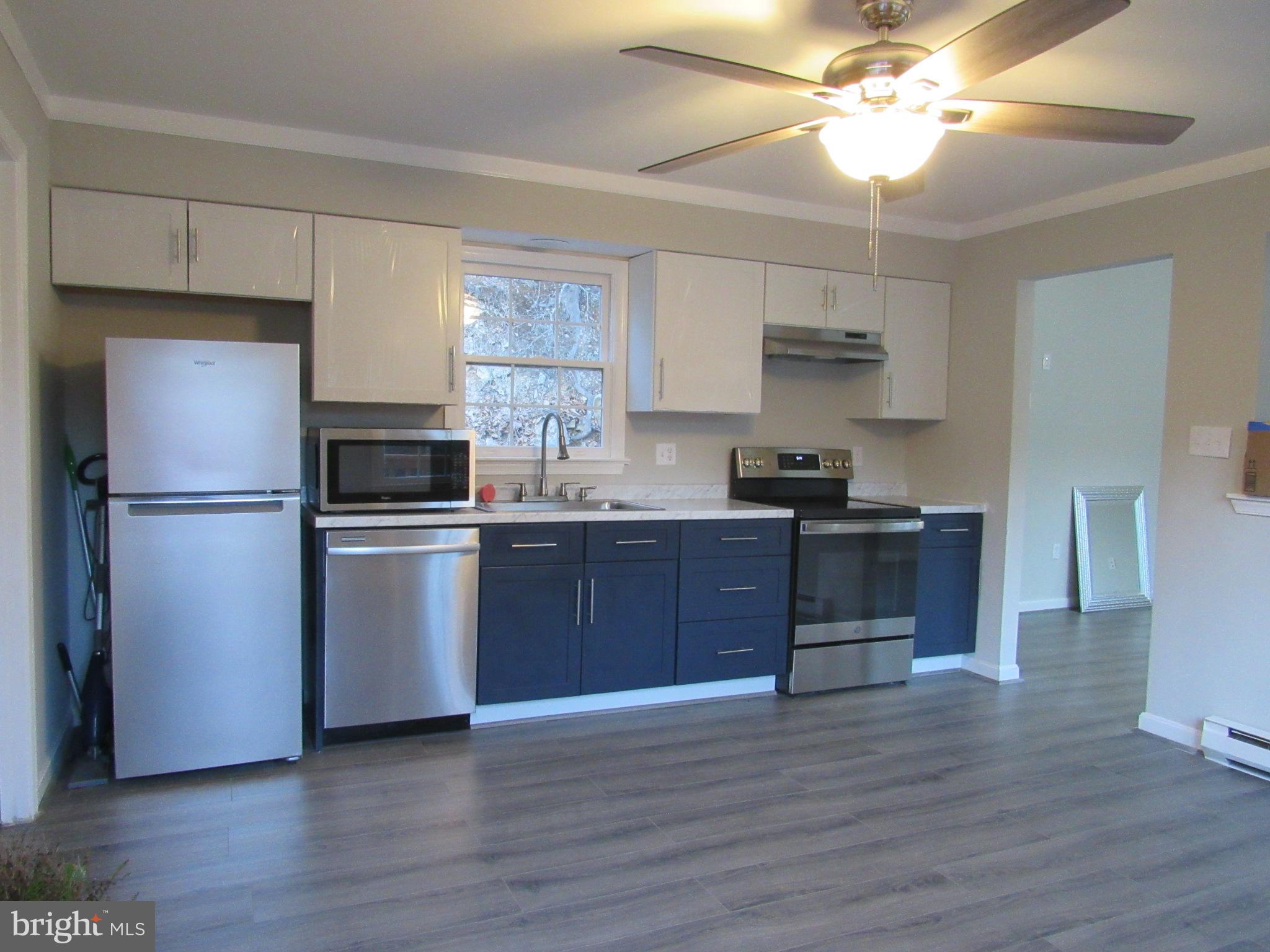 APPLE MT LAKE WEST - Residential Lease