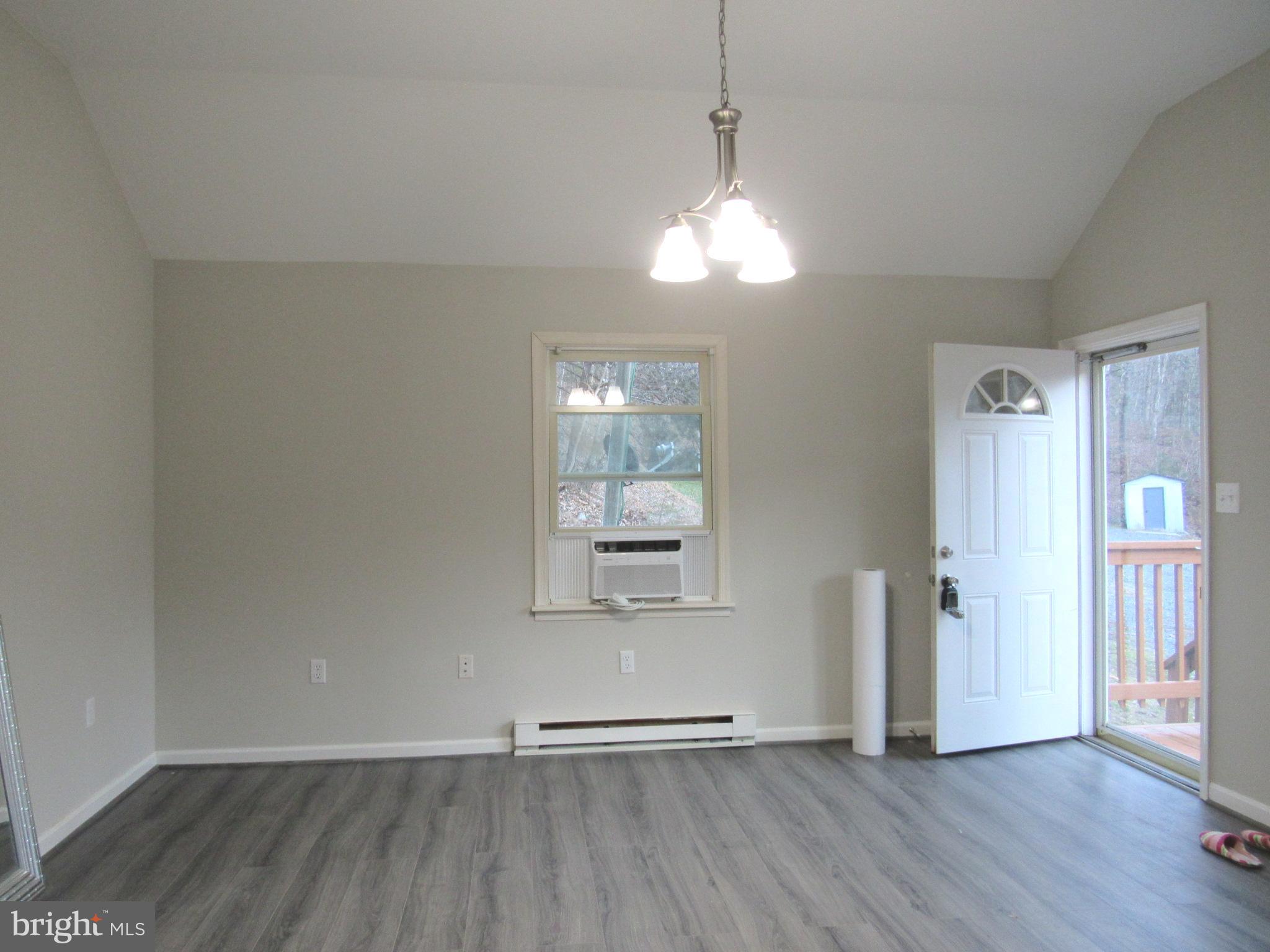 APPLE MT LAKE WEST - Residential Lease