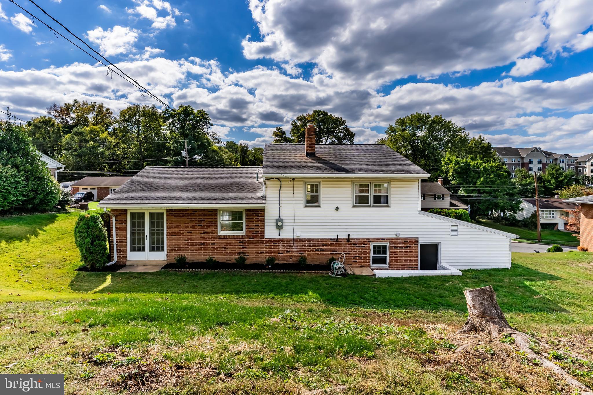 837 W FOXCROFT DRIVE