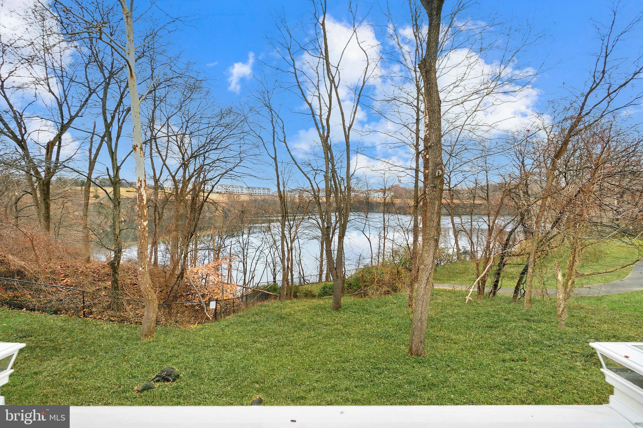 STONE LAKE - Residential