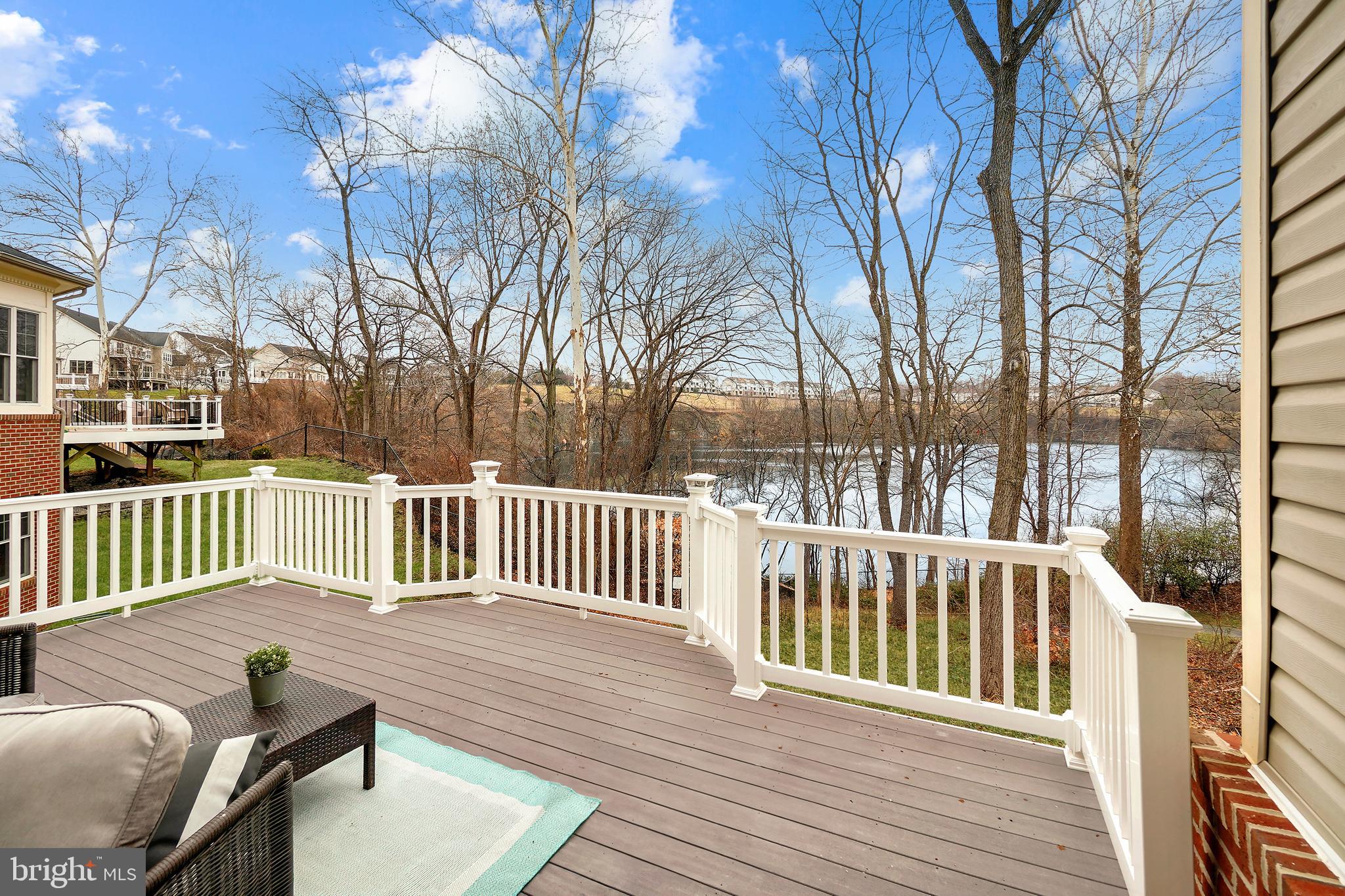 STONE LAKE - Residential