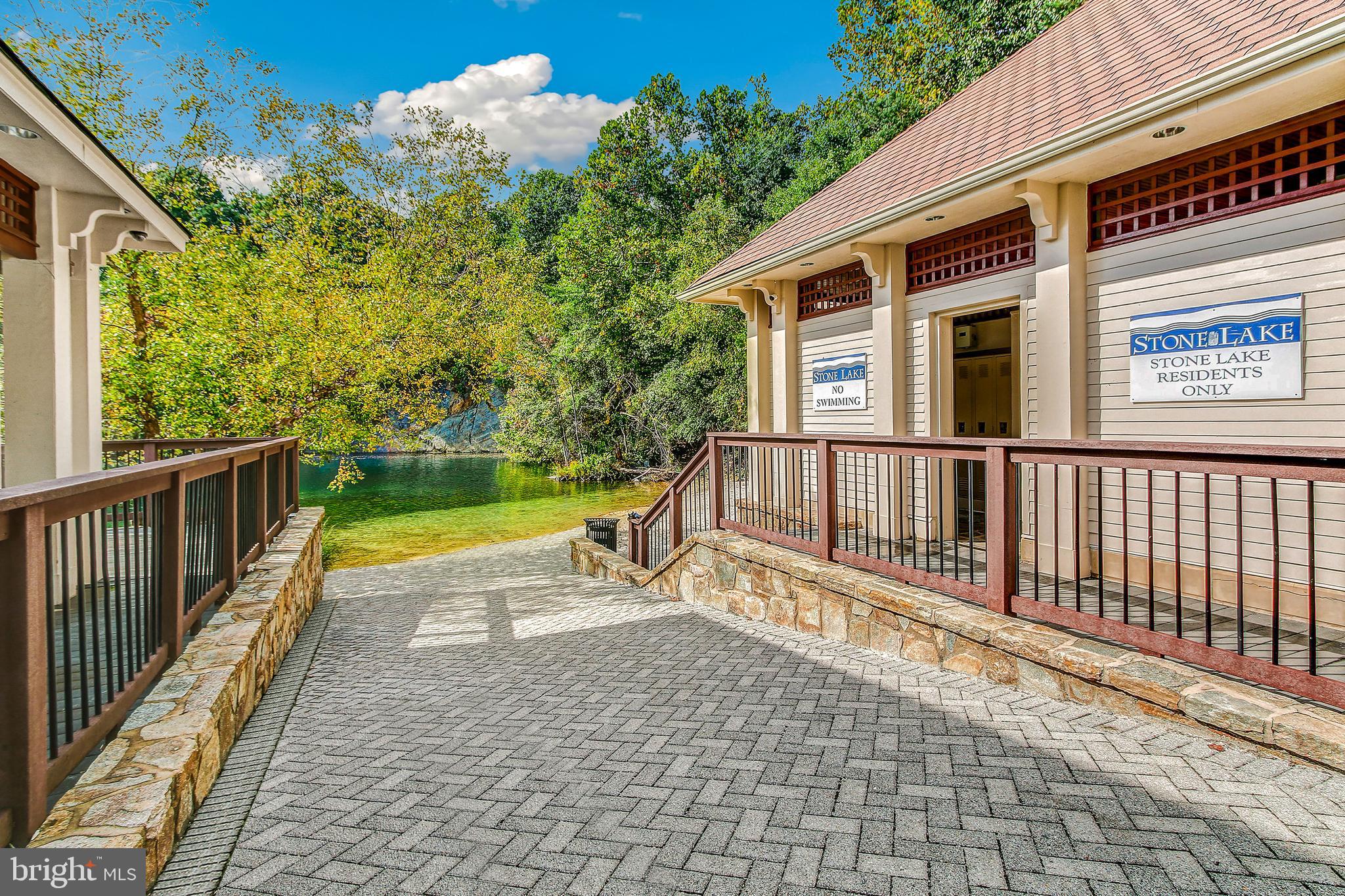 STONE LAKE - Residential