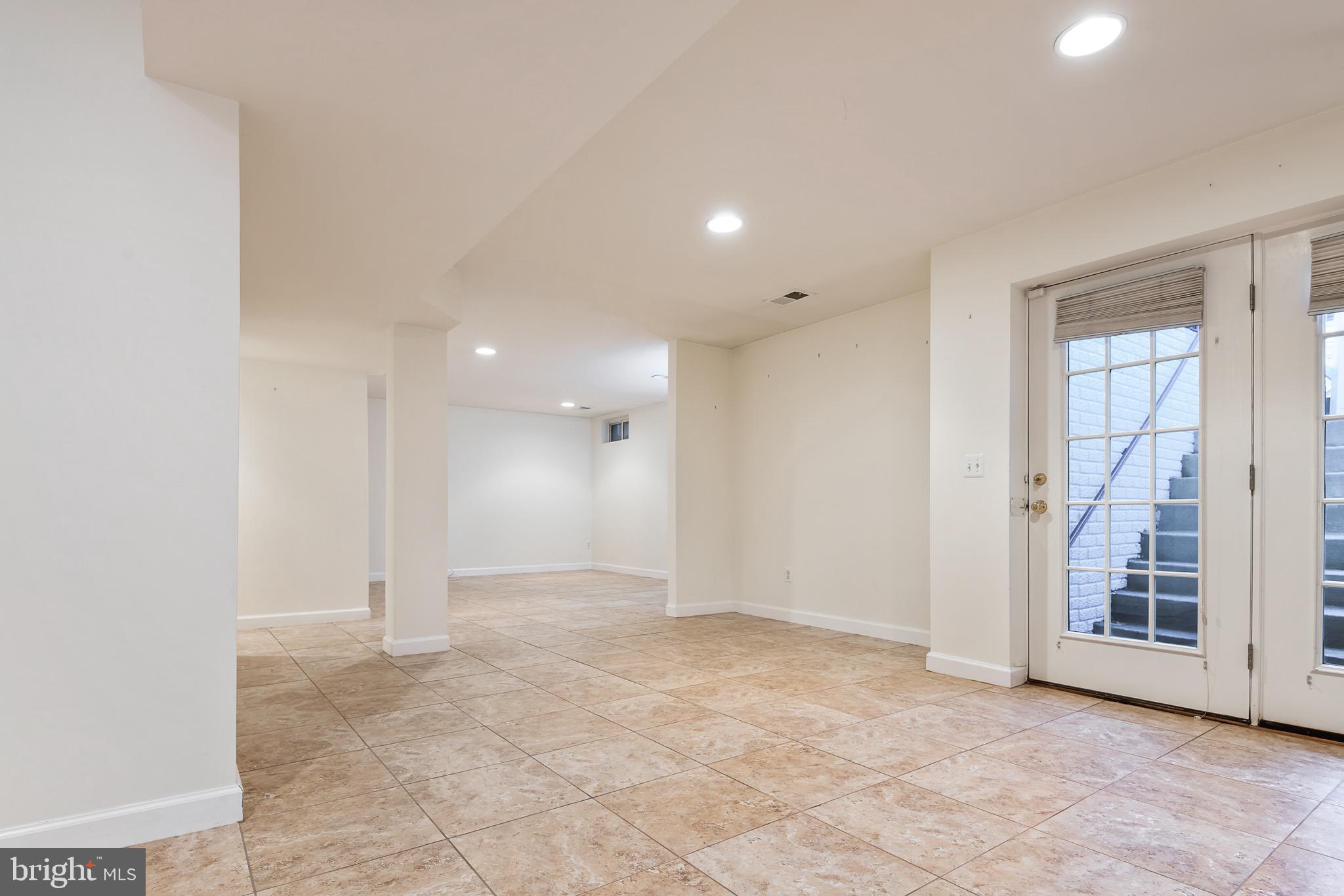 LORTON TOWN CNTR LANDBAY - Residential