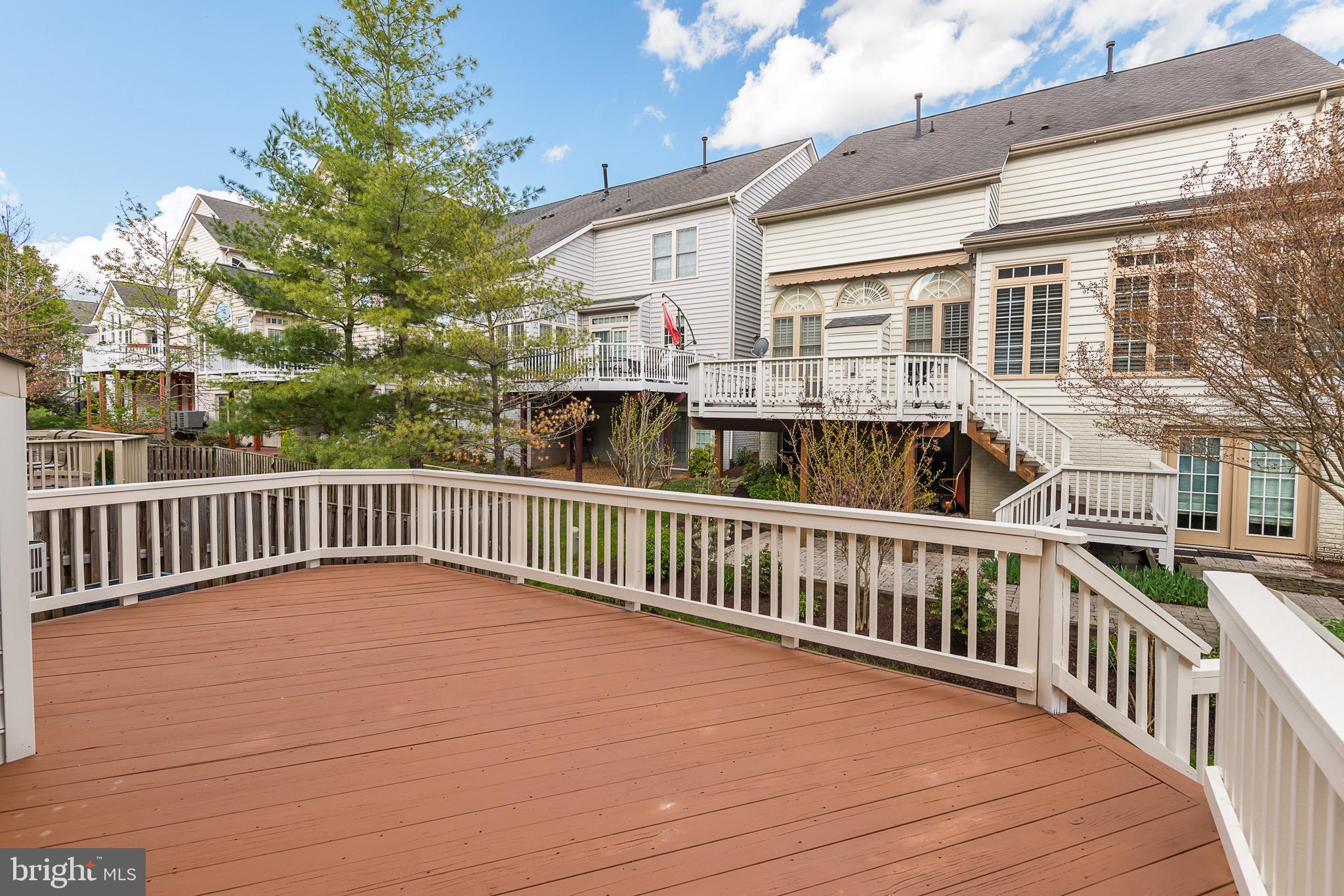 LORTON TOWN CNTR LANDBAY - Residential