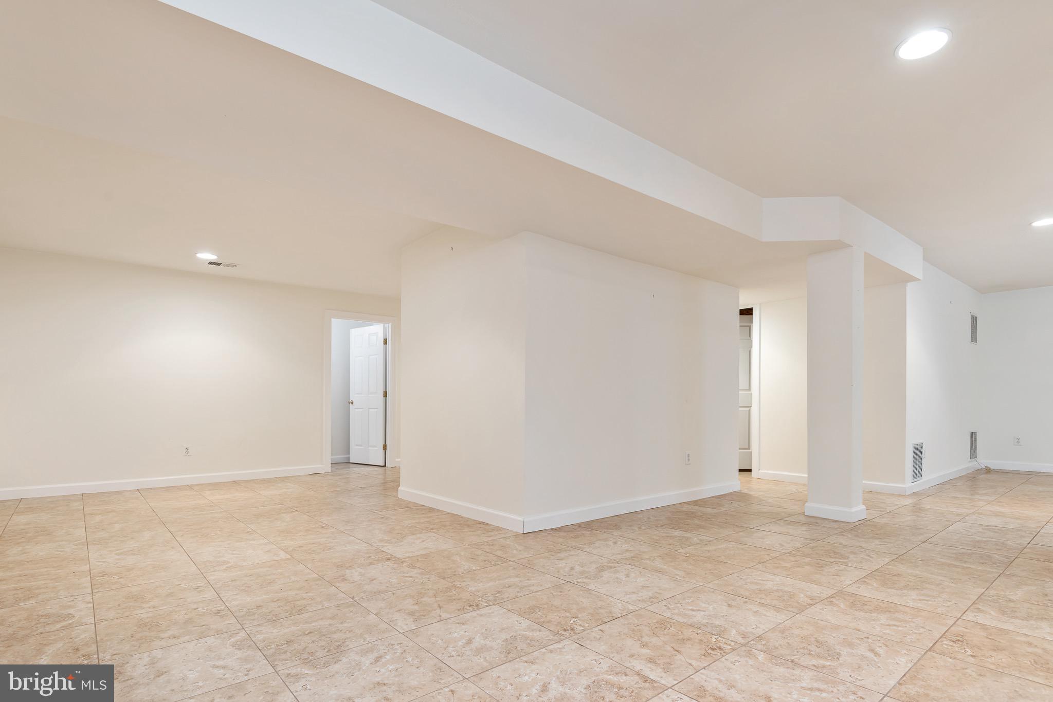 LORTON TOWN CNTR LANDBAY - Residential