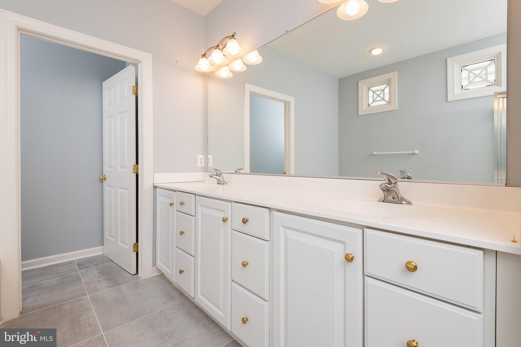 LORTON TOWN CNTR LANDBAY - Residential