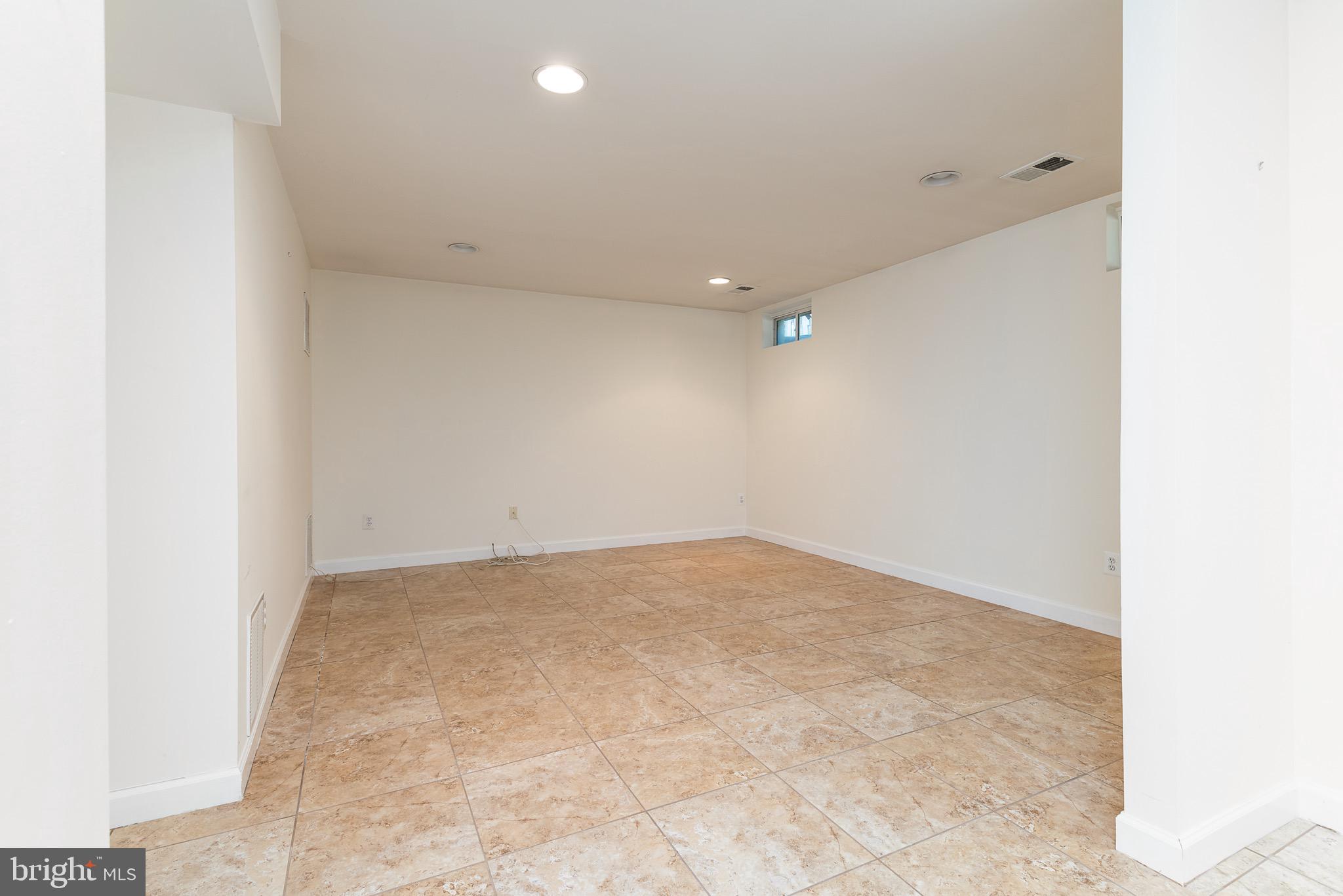 LORTON TOWN CNTR LANDBAY - Residential