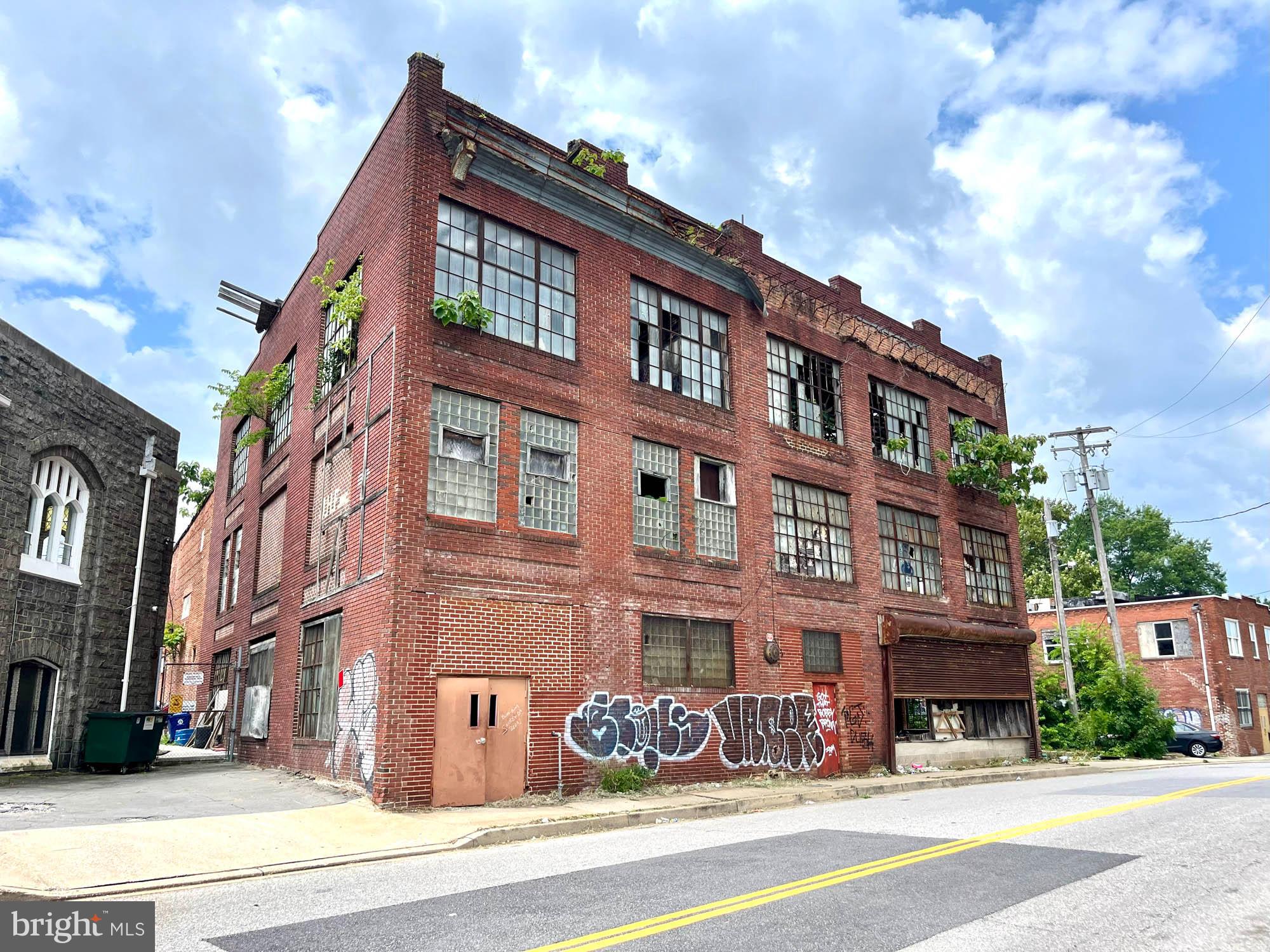 ABSOLUTE ONLINE AUCTION TO THE HIGHEST BIDDER OVER $200,000!! Online Bidding Opens - Monday, August 25, 2025. Online Bidding Closes - Wednesday, August 27, 2025 at 12:00 Noon. List price is opening bid only. 804 N. Franklintown Road comprises a 55,176 square foot industrial building on 0.758 acre in West Baltimore, near Hilton Parkway, the West Baltimore MARC train station, Gwynns Falls – Leakin Park and about 2.5 miles north of I-95. The site has frontage on two streets, multiple curb cuts and great access to several of Baltimore’s most significant commuter routes. The auction presents an opportunity to purchase a large asset, and renovate or fully redevelop for a variety of potential uses.