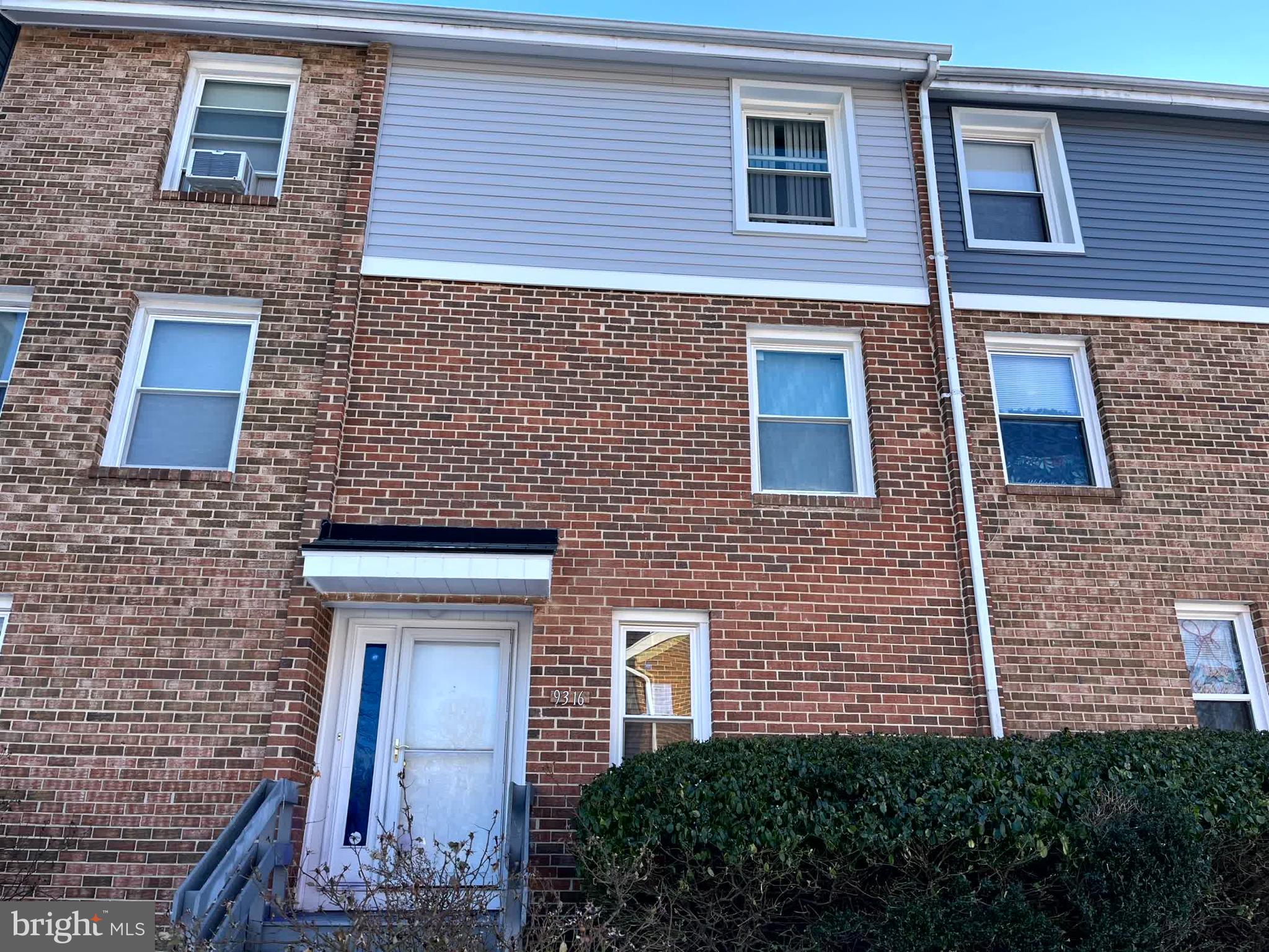 Charming home located in the community of Canterbury Riding. This condo is spacious. Living room dining room combo. Partially finished basement for storage or added living space. Fenced in rear yard. Close to schools, shopping and transportation. Don't miss out on the opportunity to own this home!