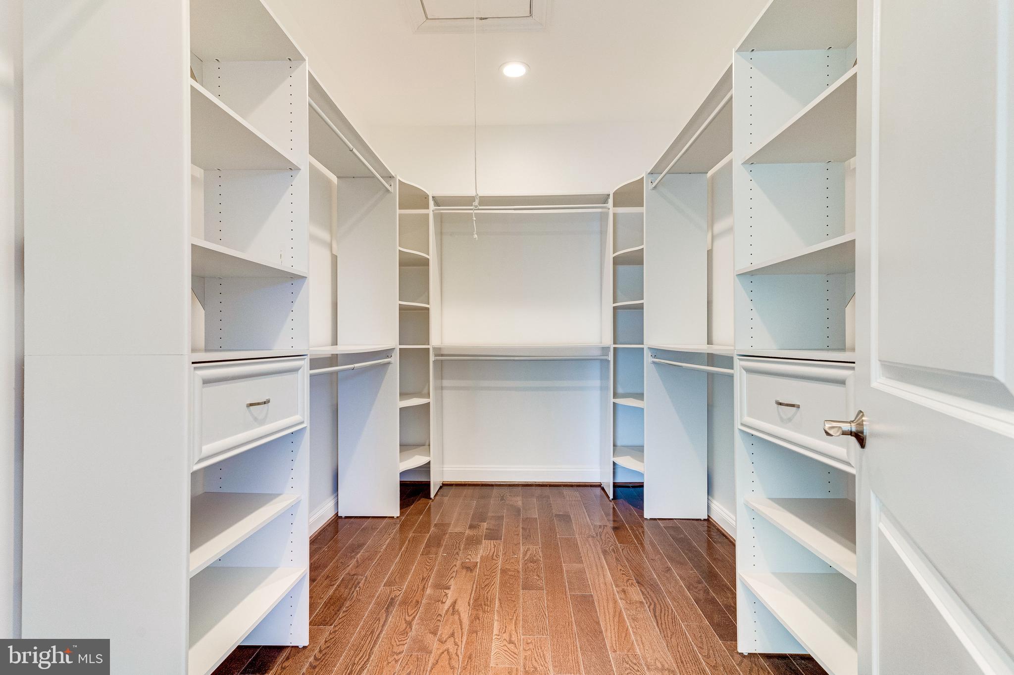 PIMMIT HILLS - Residential