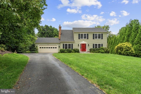 Photo of 6102 Queens Brigade Court, FAIRFAX, VA 22030 (MLS # VAFX2334778)