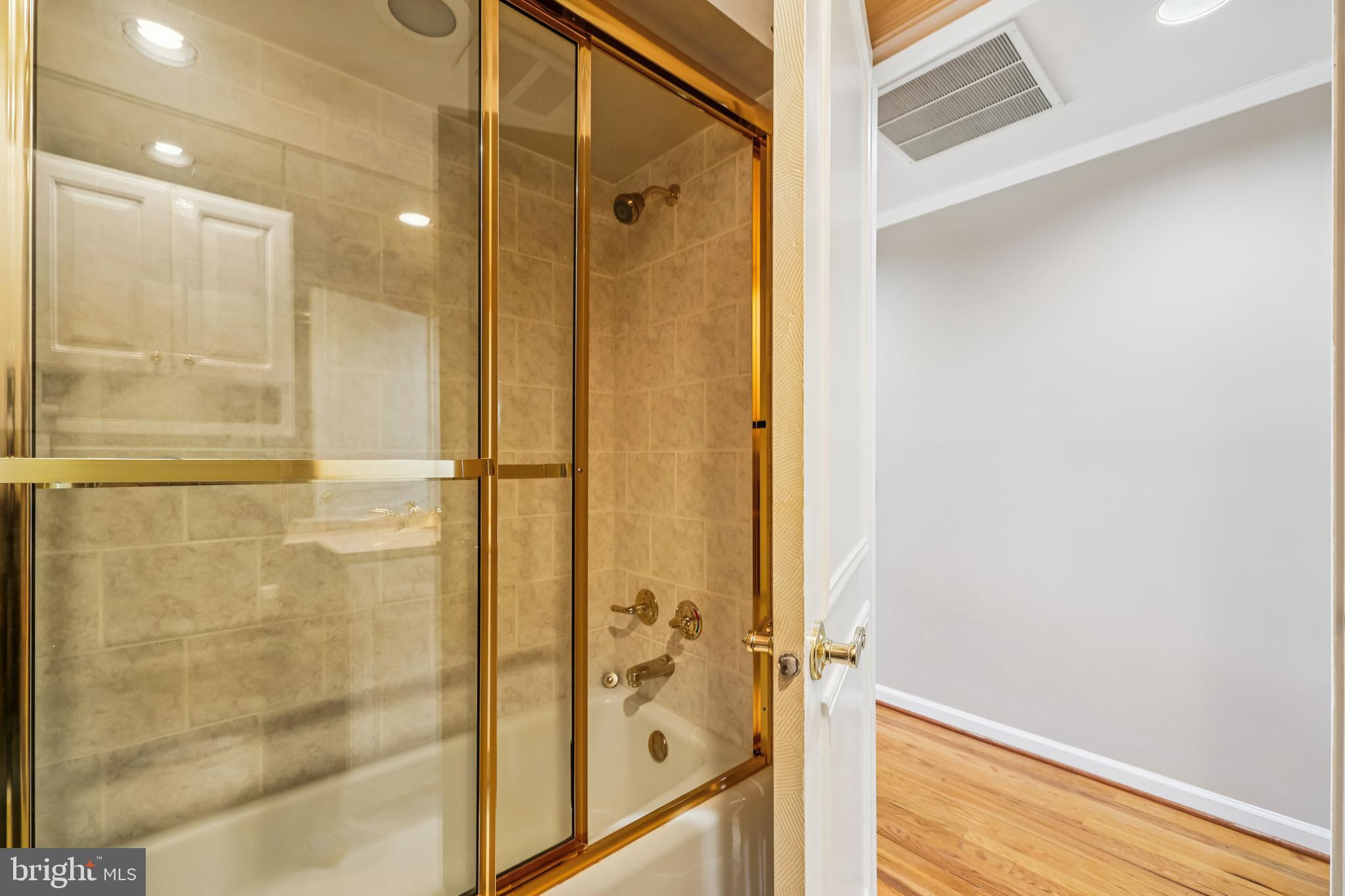 POTOMAC COMMONS - Residential