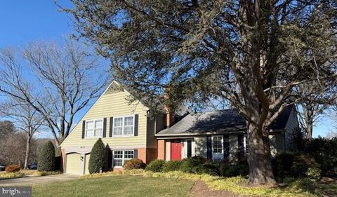 Photo of 9025 Paddock Ln, POTOMAC, MD 20854 (MLS # MDMC2213876)