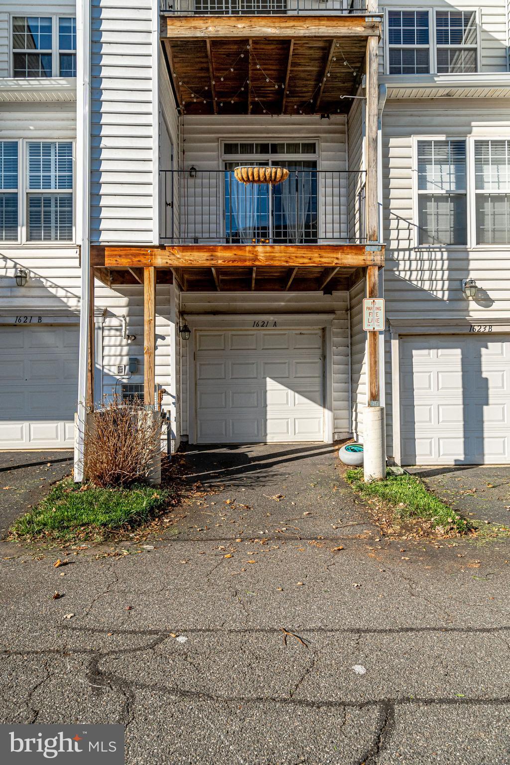 OLD TOWN GREENS - Residential Lease