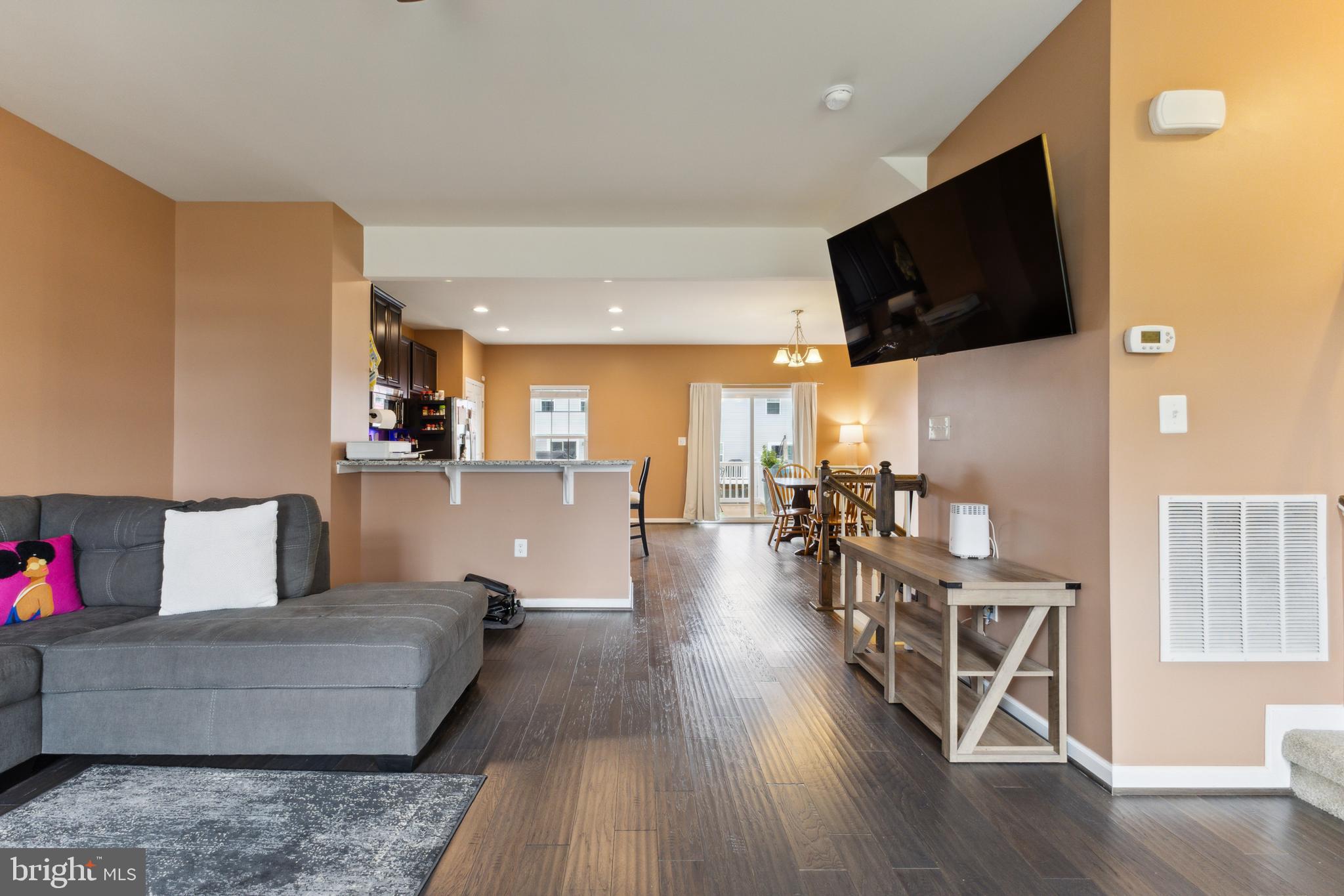 GOVERNORS ROW - Residential