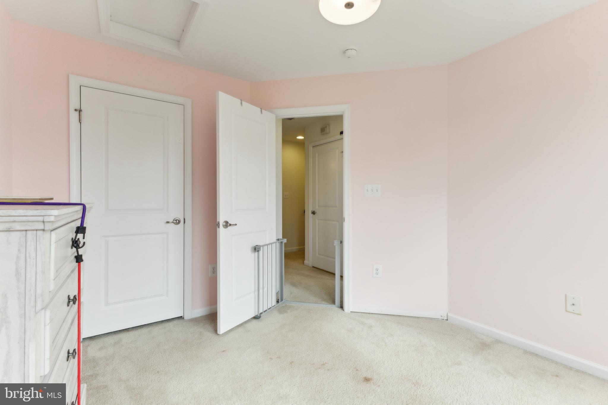 GOVERNORS ROW - Residential