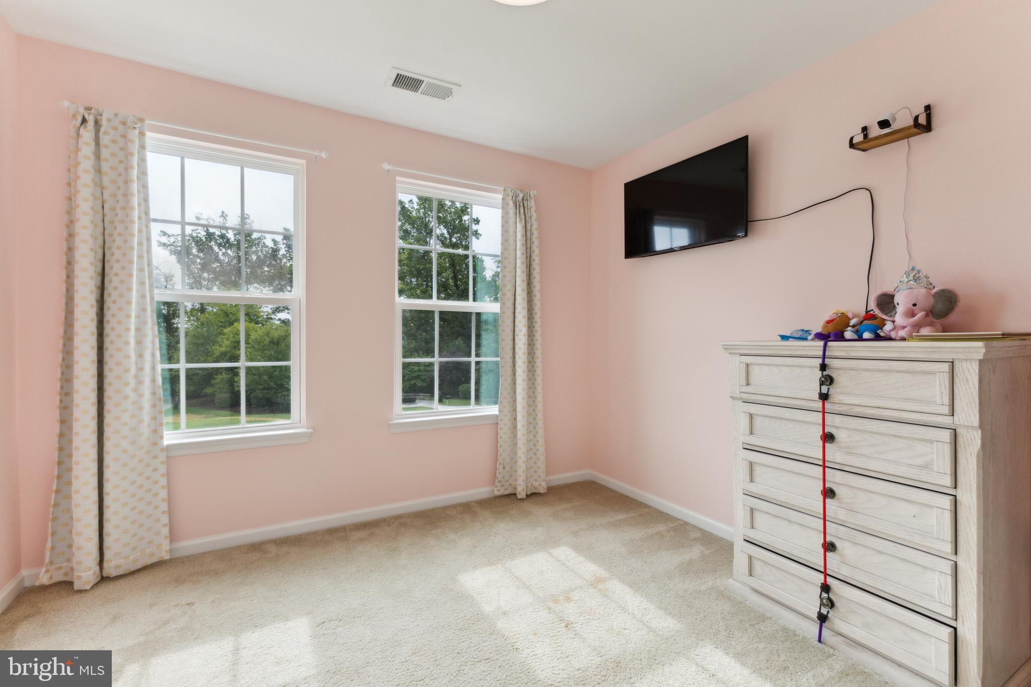 GOVERNORS ROW - Residential