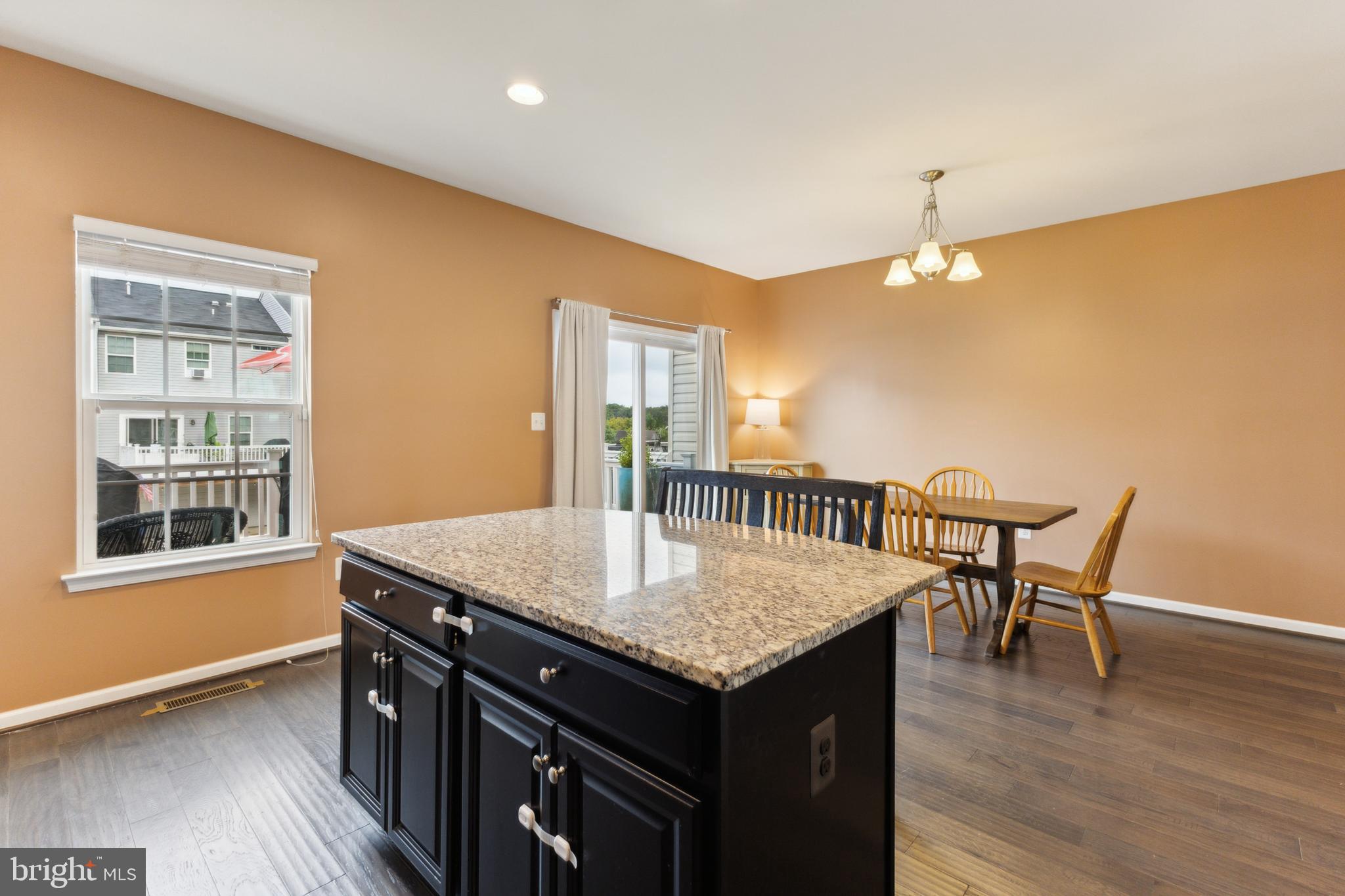 GOVERNORS ROW - Residential