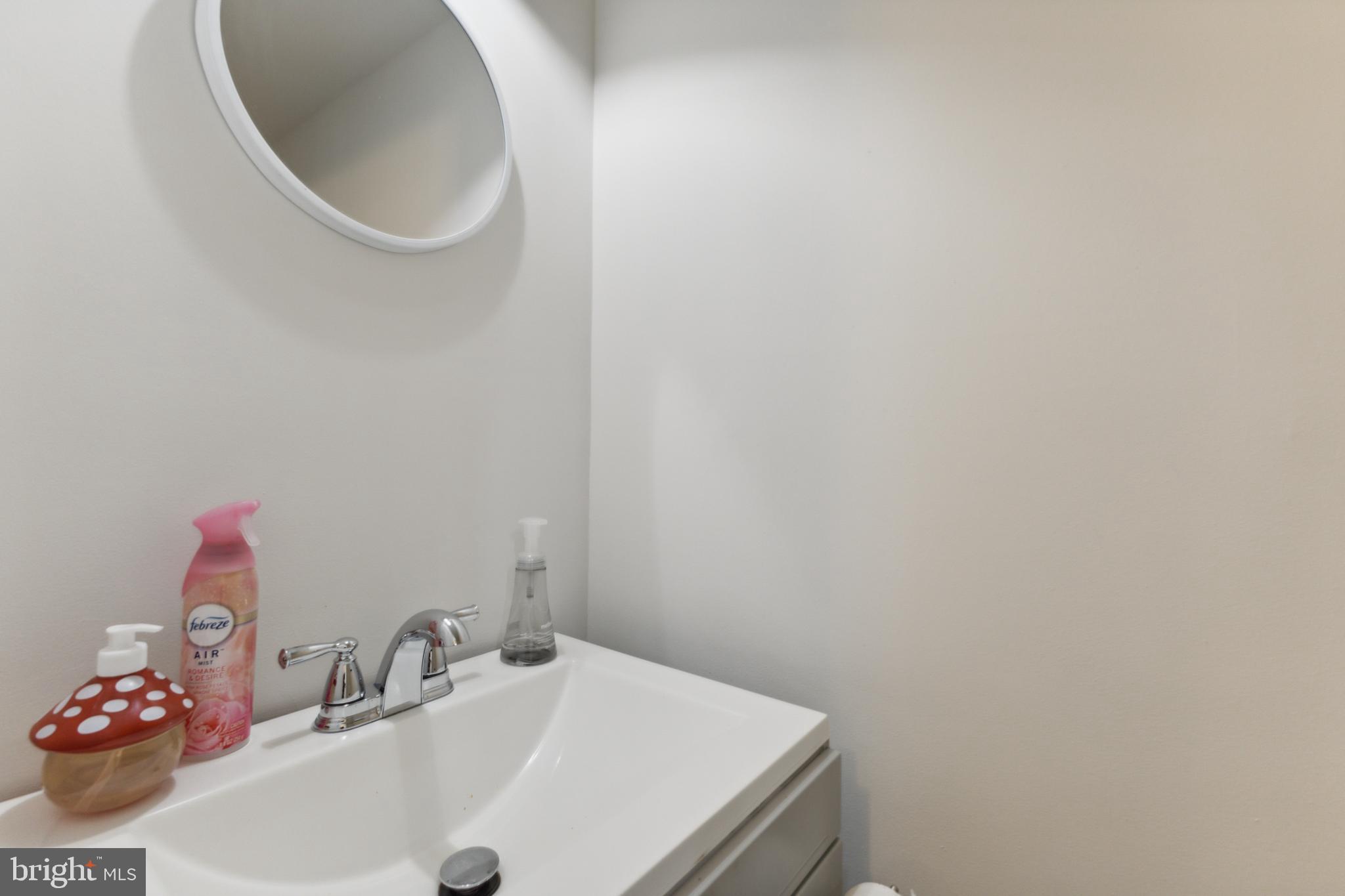 GOVERNORS ROW - Residential